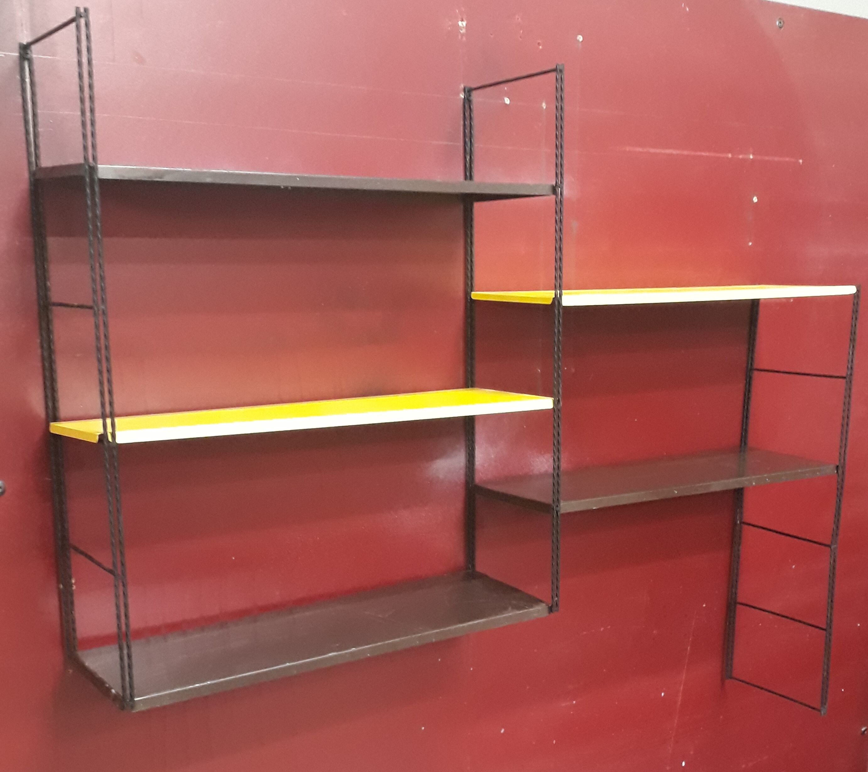 3 studs with 5 tablets, yellow and brown 97x90cm