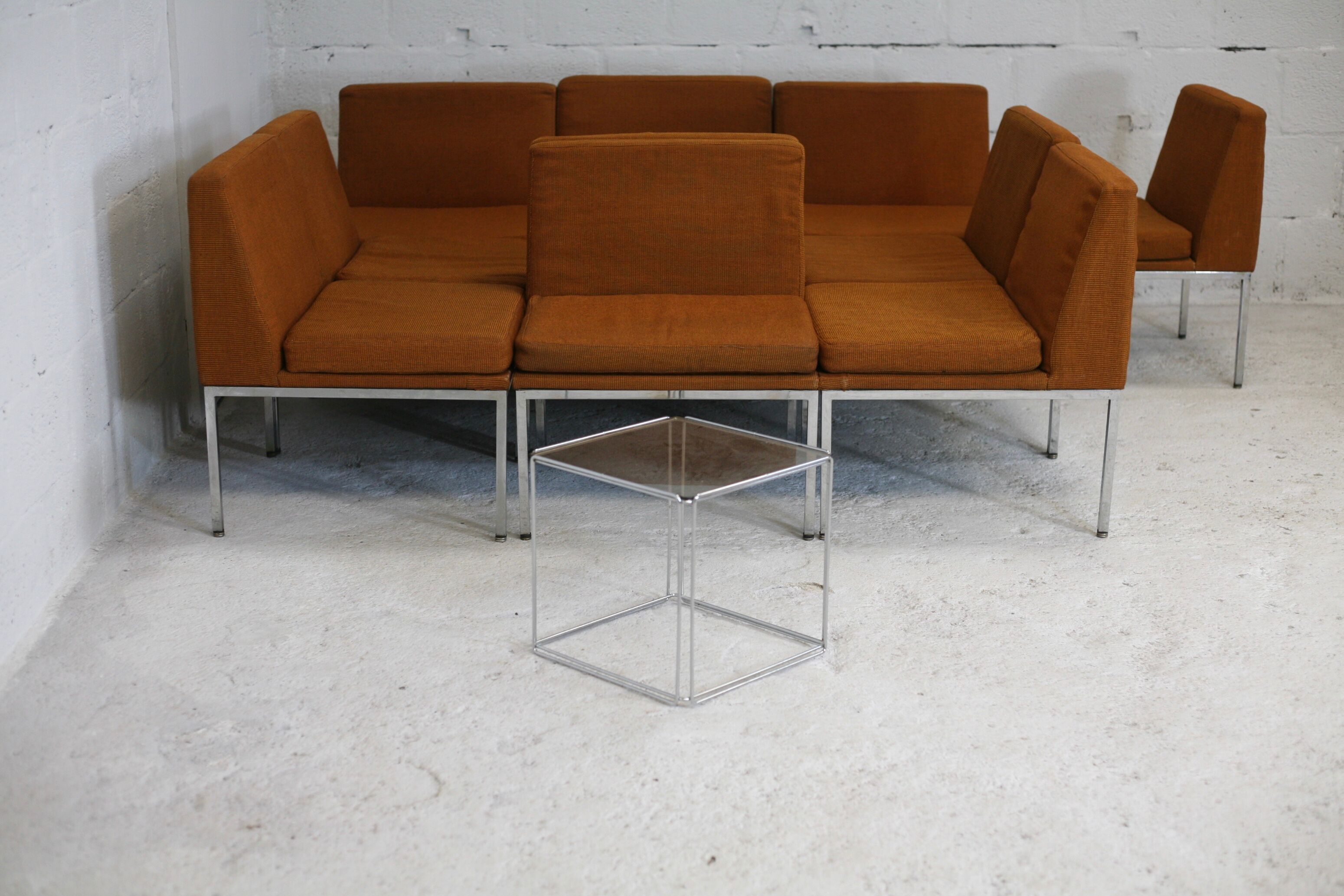 Ensemble de 10 chauffeuses de Louis Baillon, édition Planforms formant canapé modulable, circa 1950