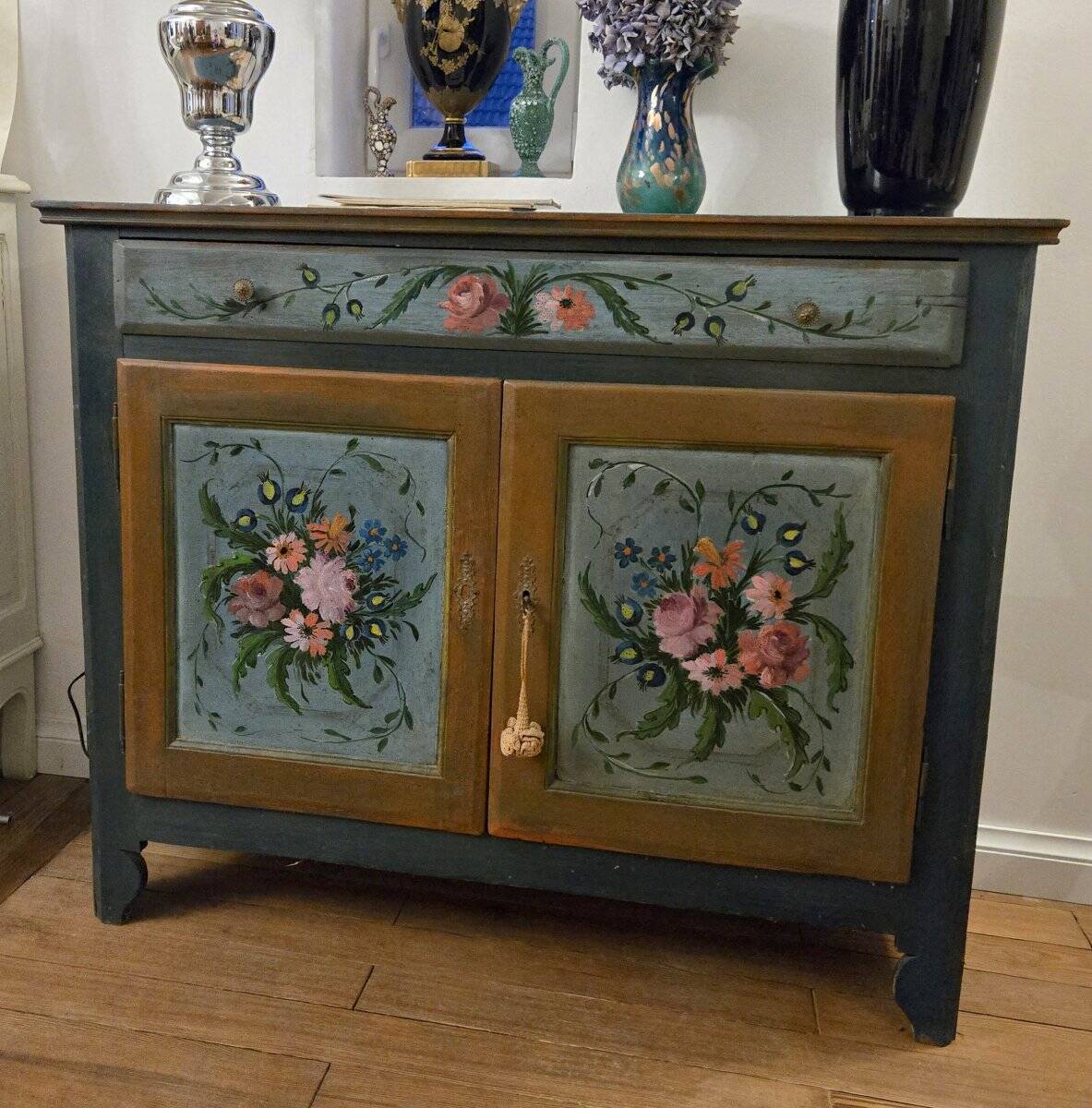 Italy 19th century: Venetian sideboard with hand-painted decorations.