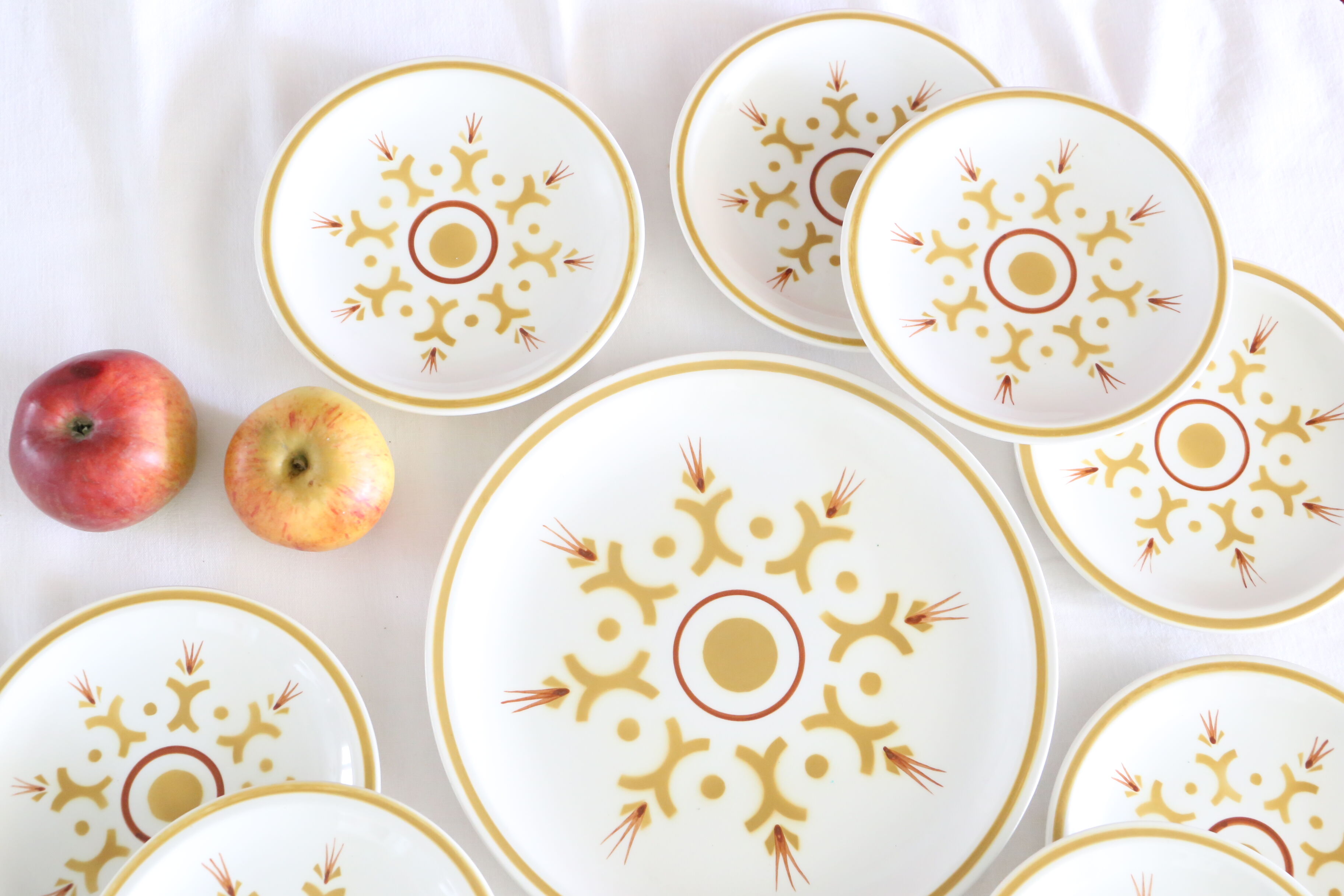 Longchamp dessert service, 10 plates and 1 dish, Vintage