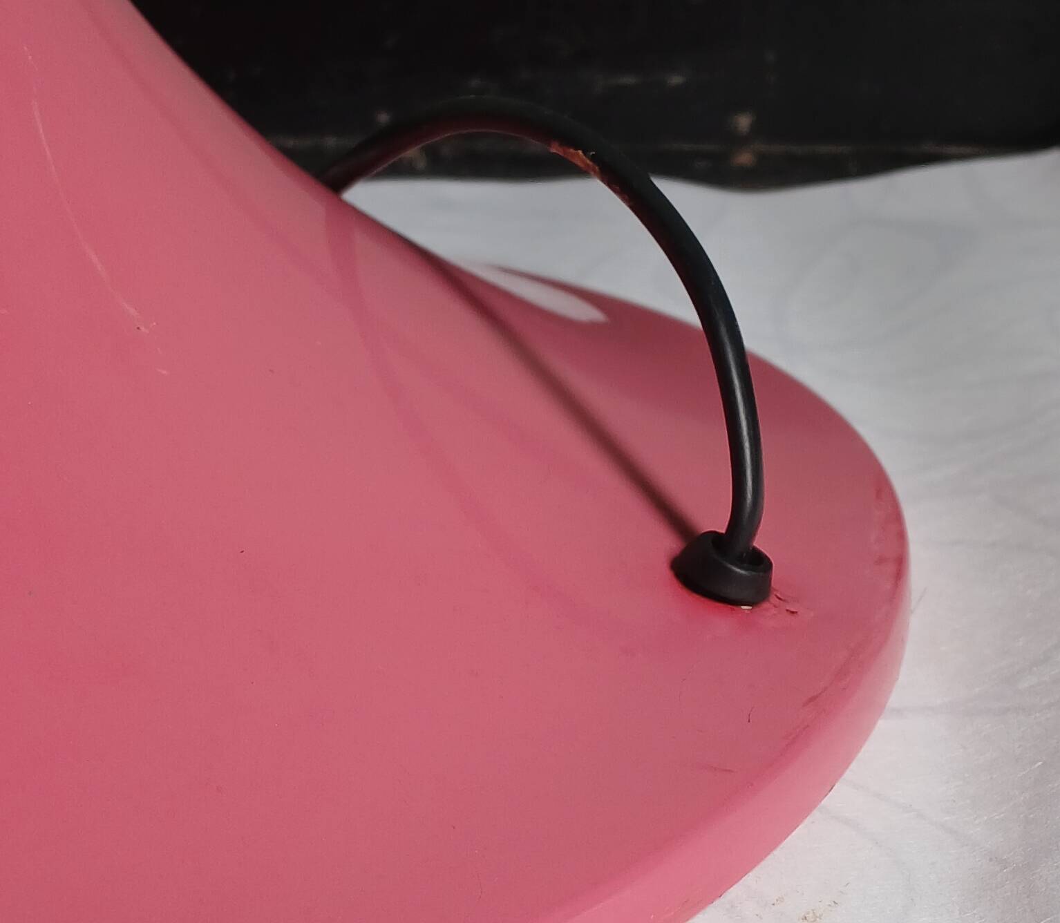 Tulip foot floor lamp in pink lacquered metal & cylindrical shade. 80's