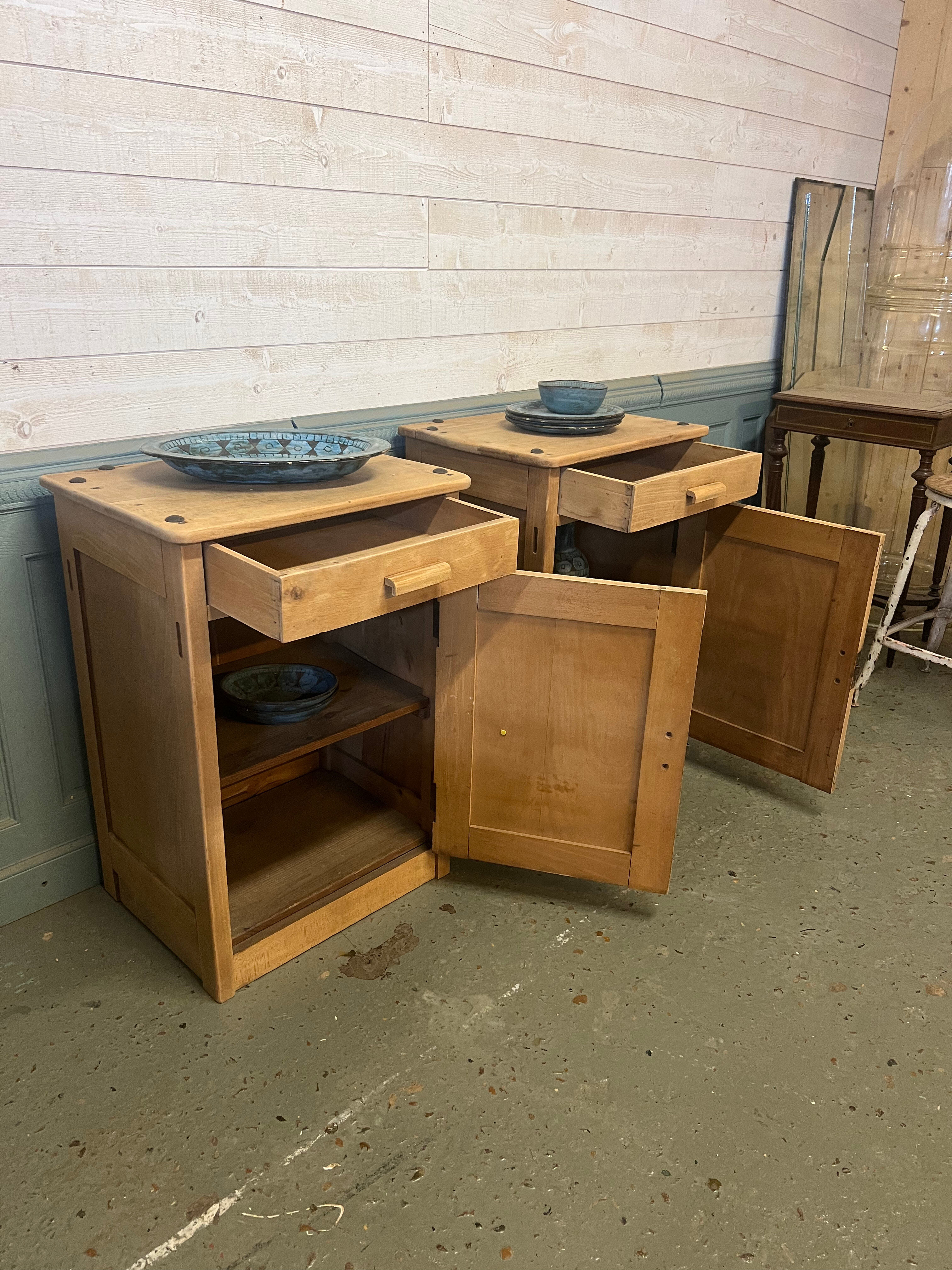 Paire de buffets en hêtre brut