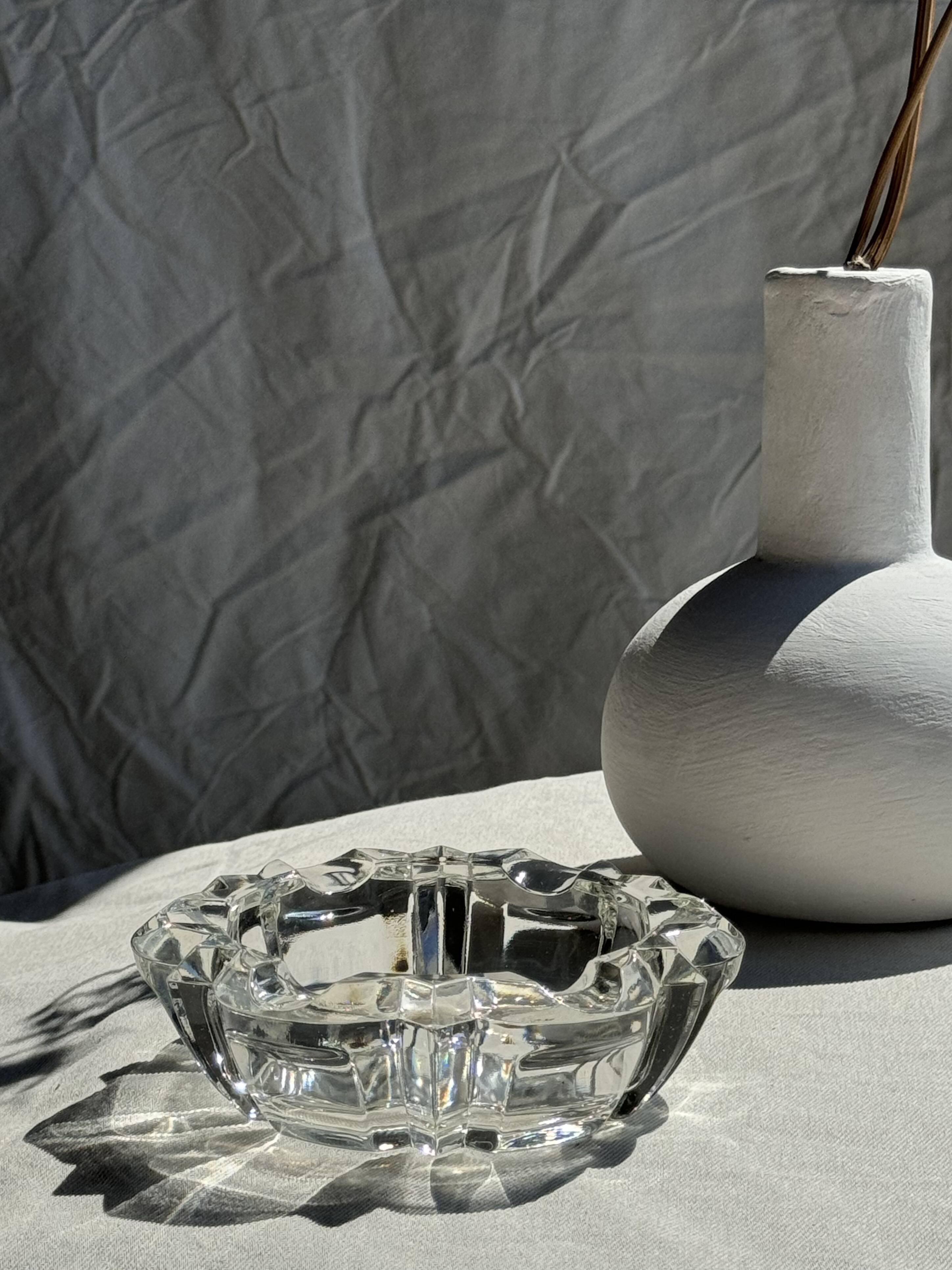 Classic geometric style glass ashtray