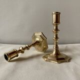 Paire d'anciens bougeoirs en laiton