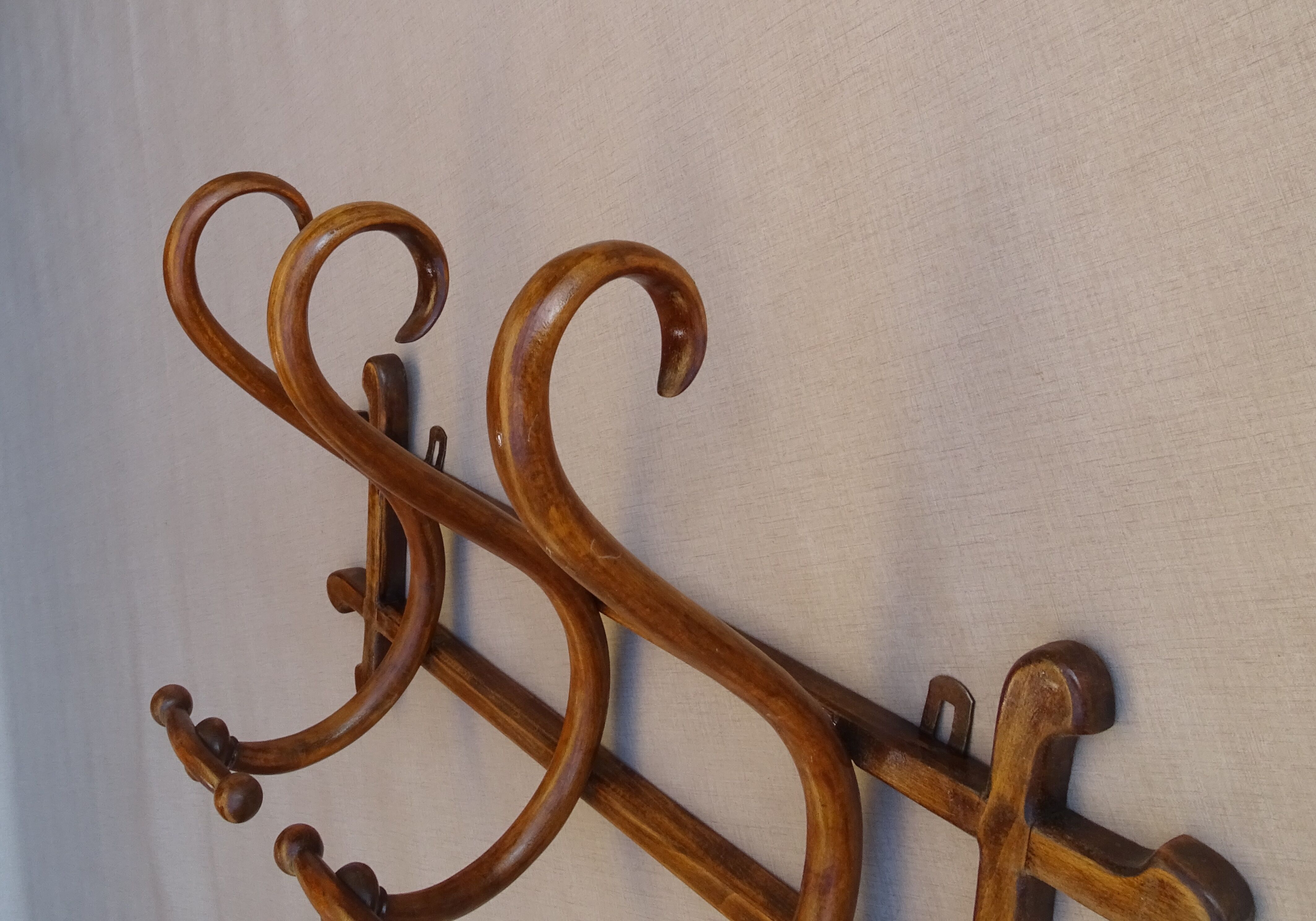Thonet 3-patéres wall coat holder with bars, signed, circa 1900