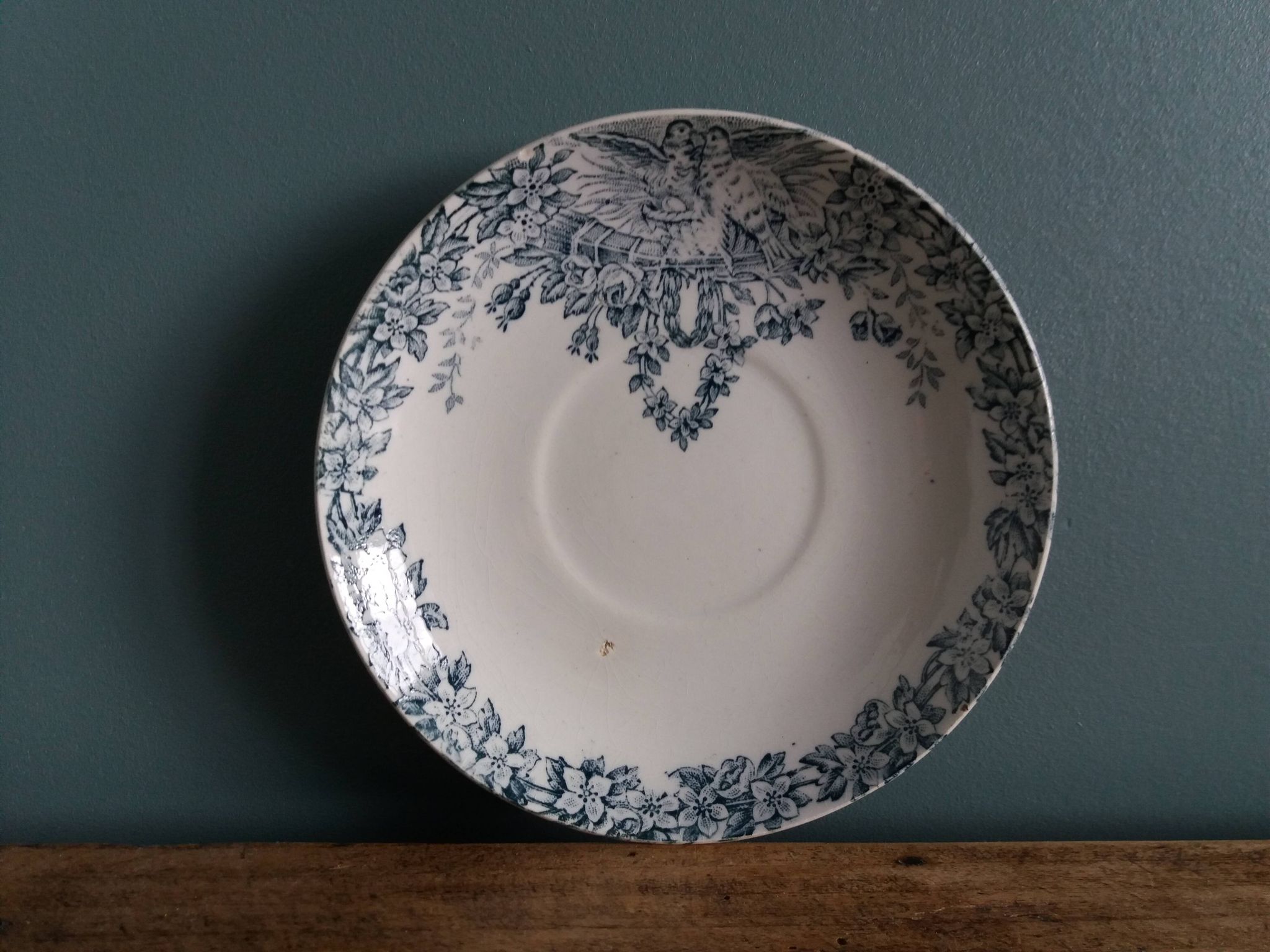 Saint Amand plate by Lebacqz & Bouchart, Colombier decoration, early 20th century