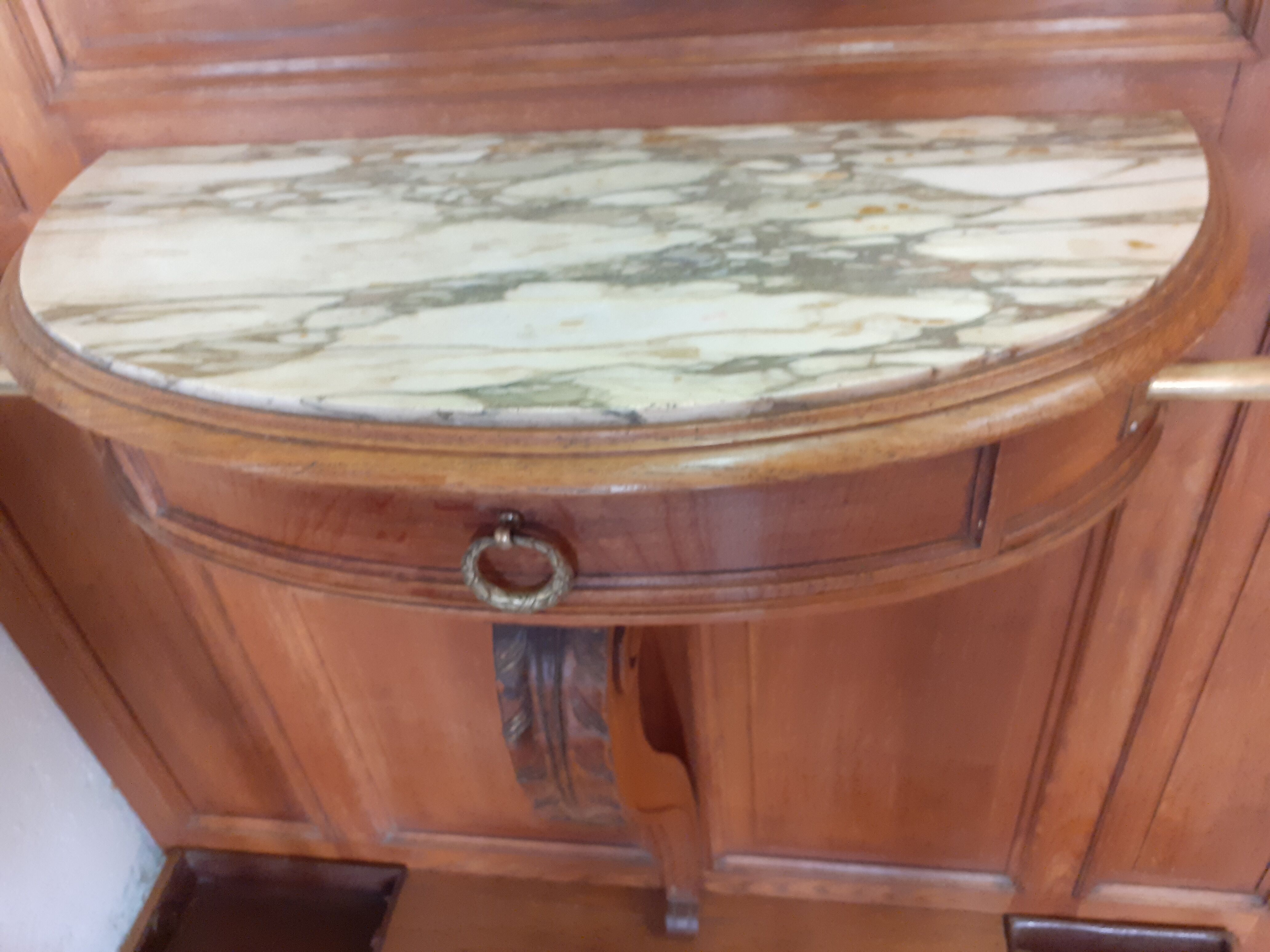 Gold oak coat holder