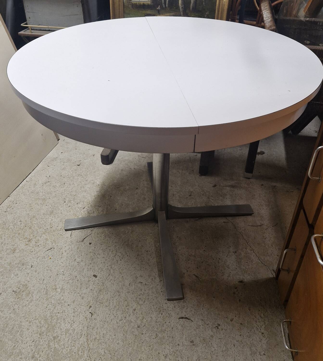 Roche Bobois round table