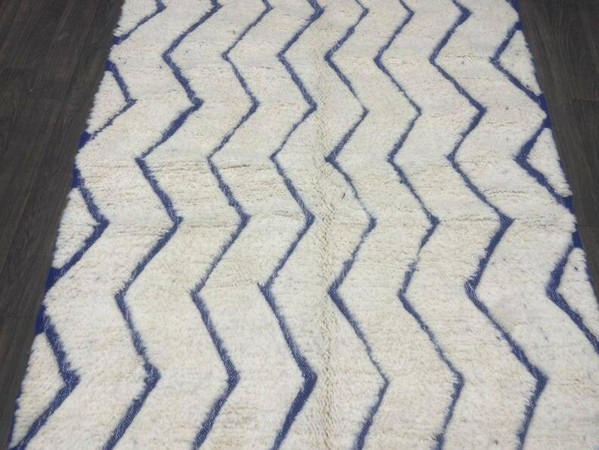 Moroccan Berber rug decorated 250cm x 150cm
