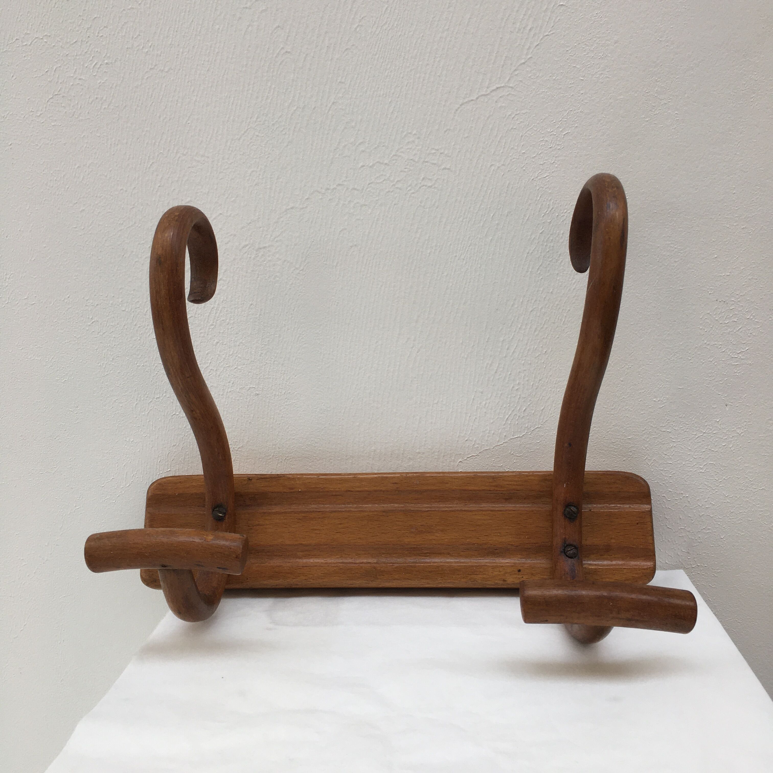 Wall door in curved wood Thonet