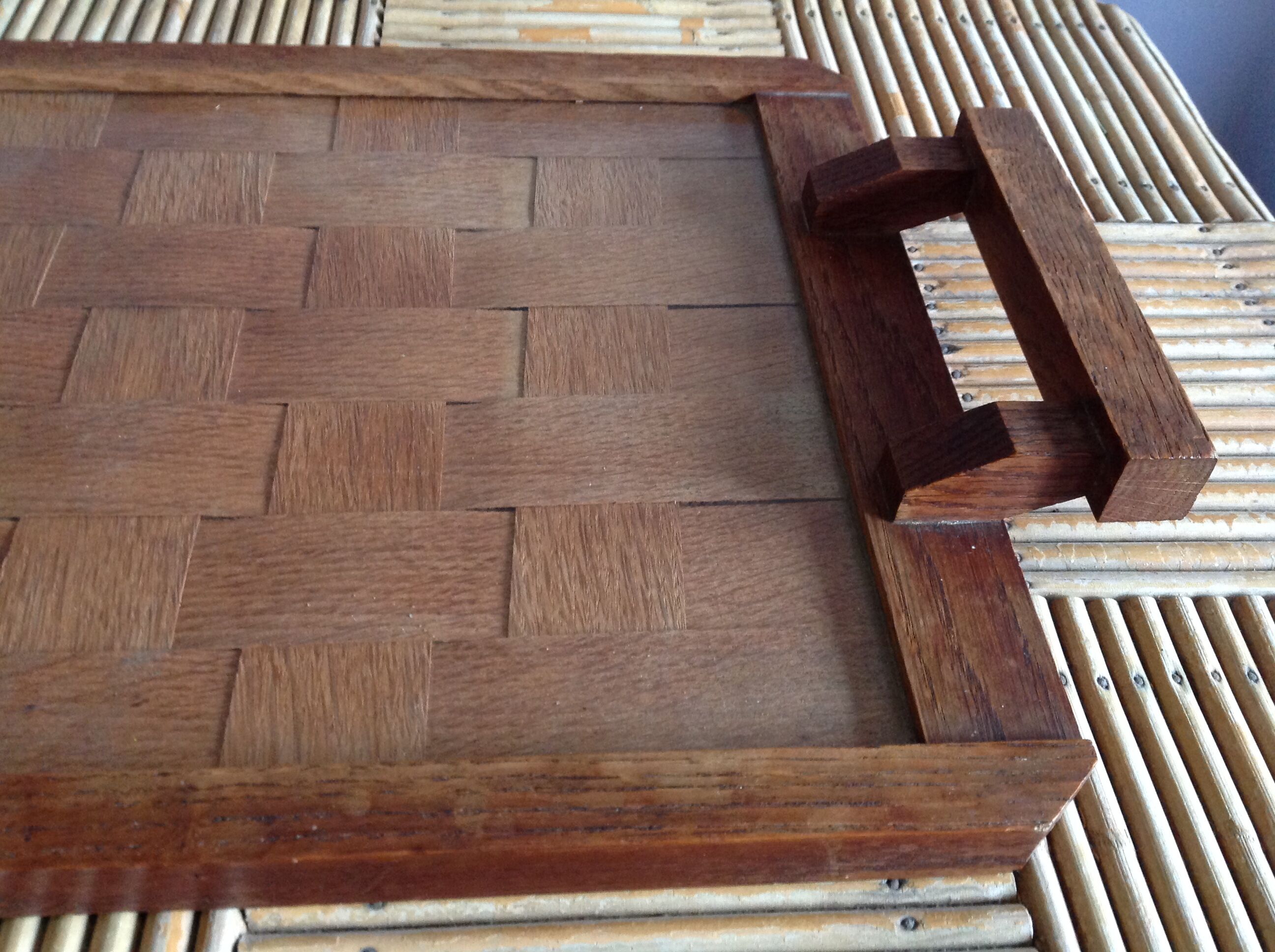 Plateau en bois tressé