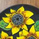 Assiette murale de poterie d'atelier allemande du milieu du siècle avec motif tournesol de Ruscha, années 1960
