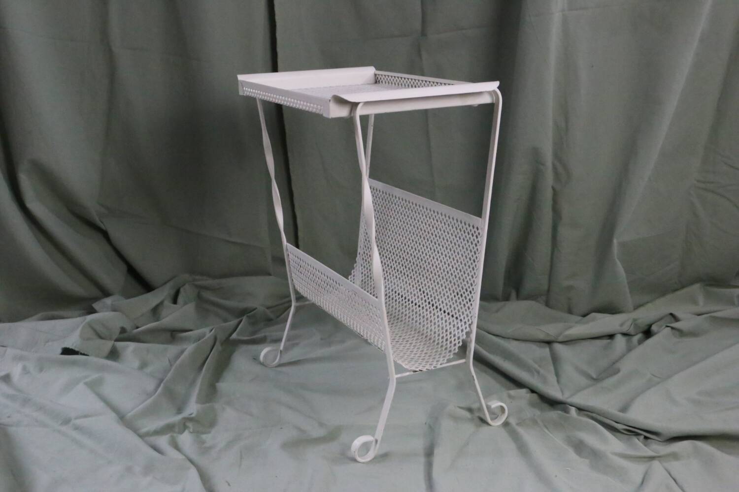 Mategot style magazine rack