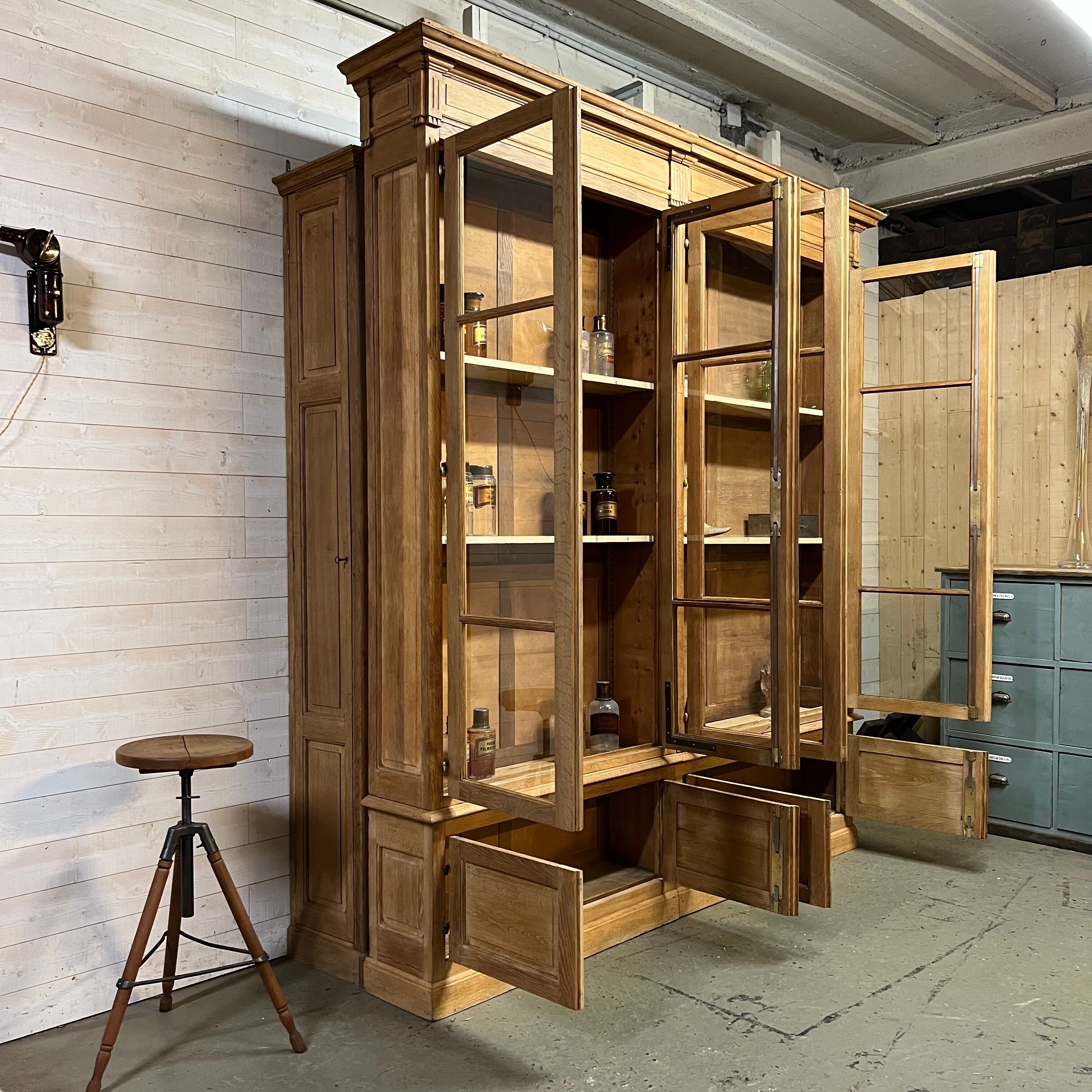 Showcase bookcase early XX th in solid oak