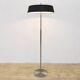 Lampe sur pied Van De Heg design chrome / abat-jour noir strié