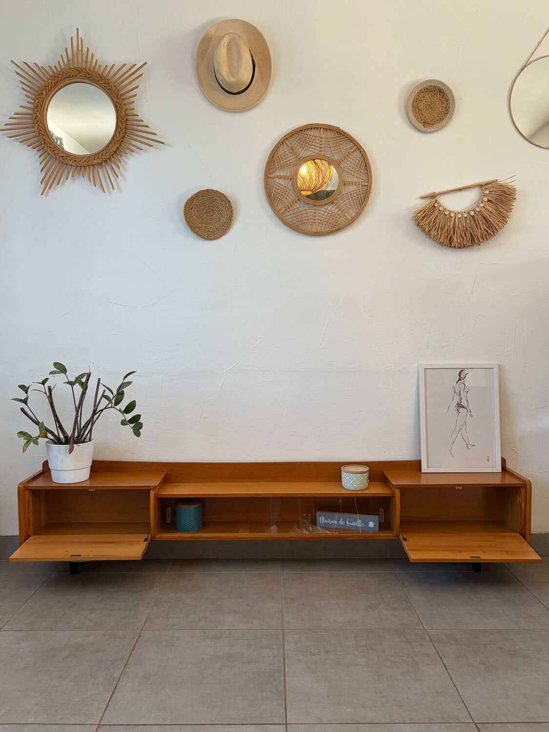 Shallow low vintage enfilade