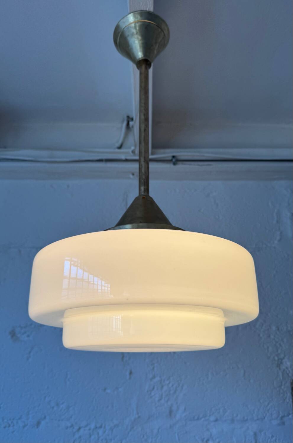Lustre Art Déco opaline style Bauhaus