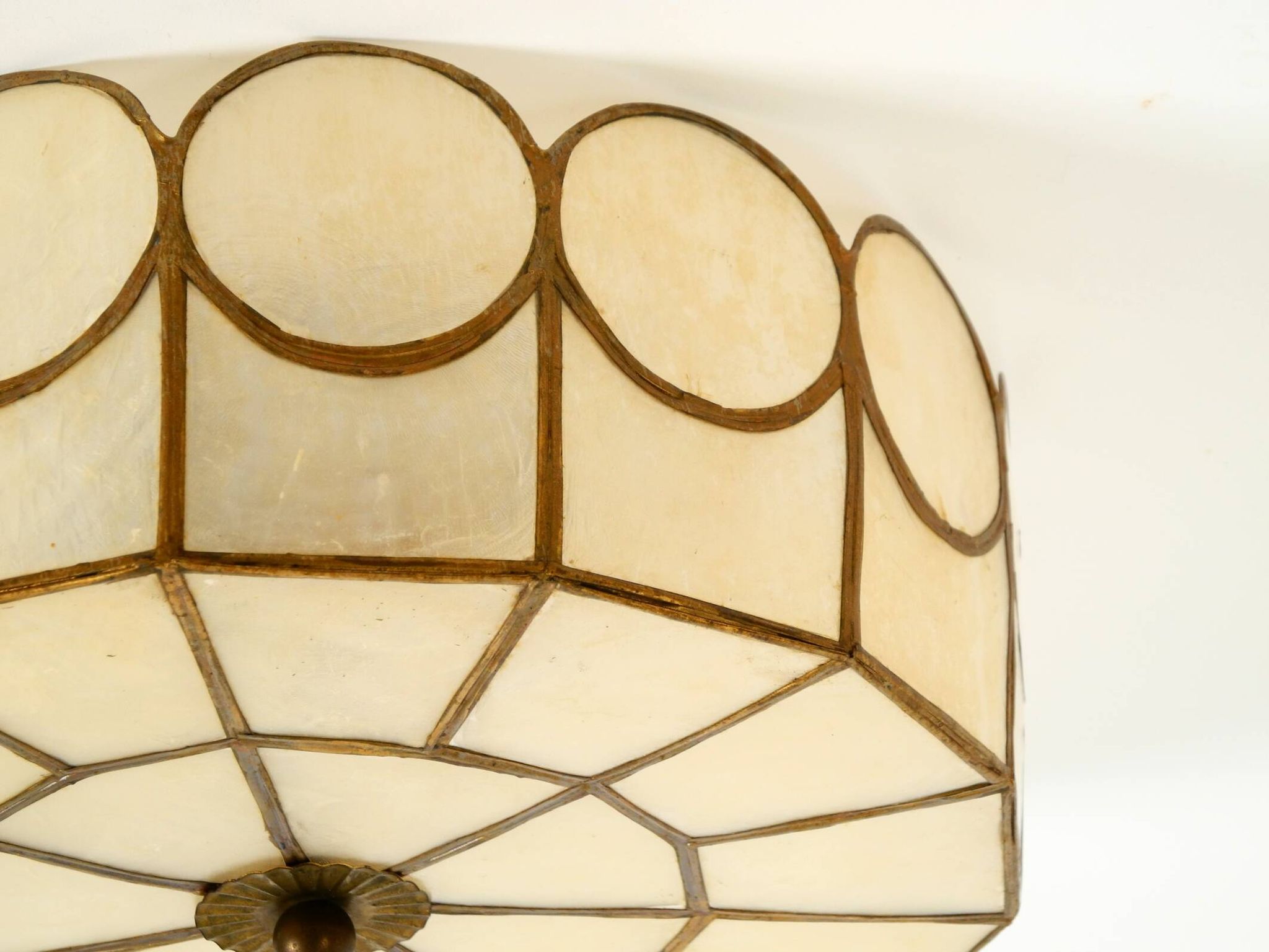 Beautiful round Mid-Century Modern ceiling or wall lamp made of Capiz