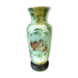 Vase en opaline verte à decor d'angelots motifs peints et emailles