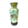 Vase en opaline verte à decor d'angelots motifs peints et emailles