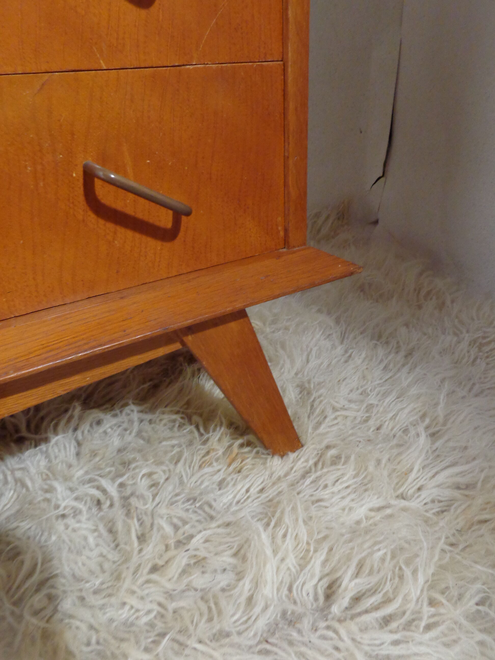 Vintage chest of drawers from the 50s compass