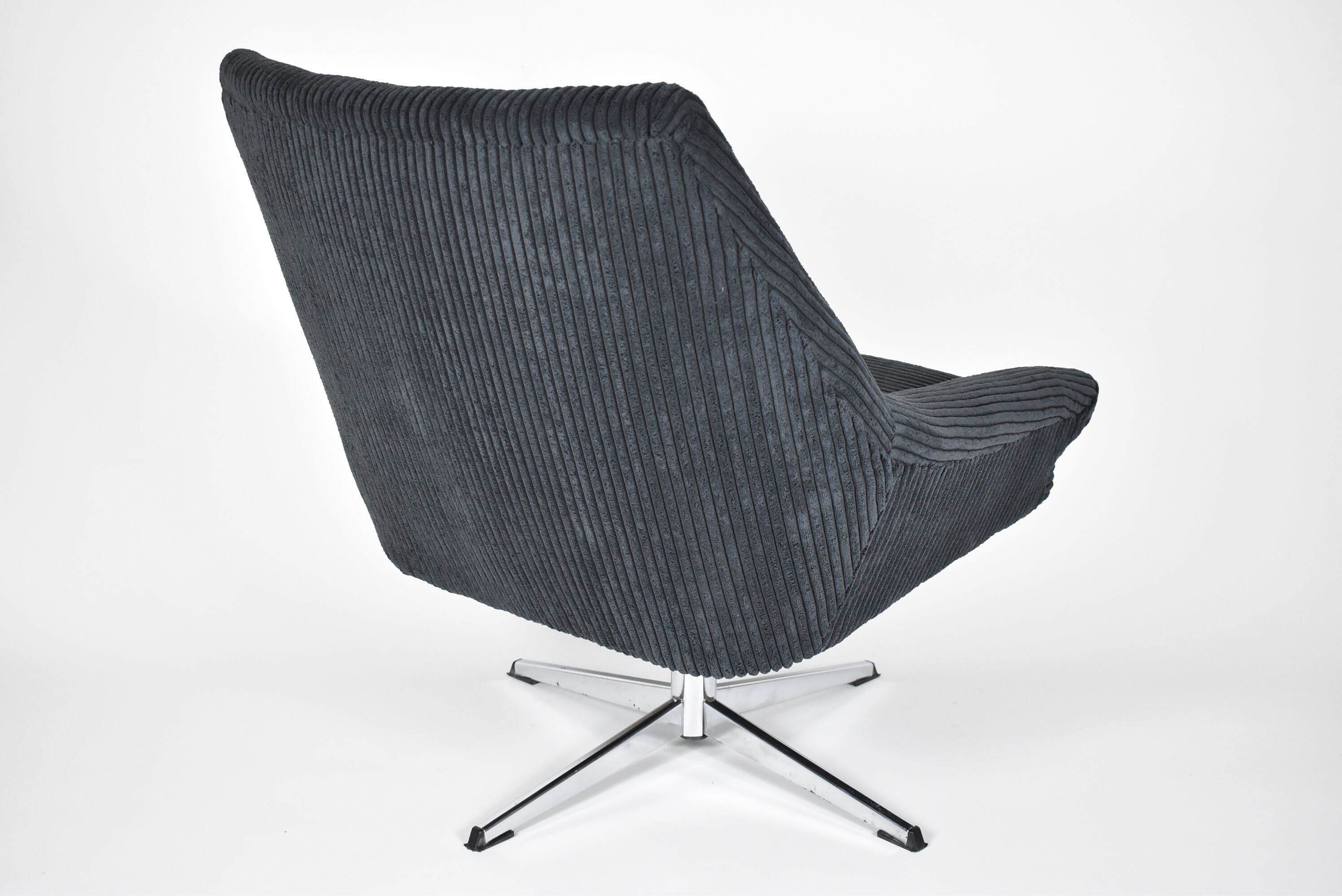 Mid-century armchair Shell, Deutsche Democratic Republic, DDR, 1960s, Black Cord, Chrome