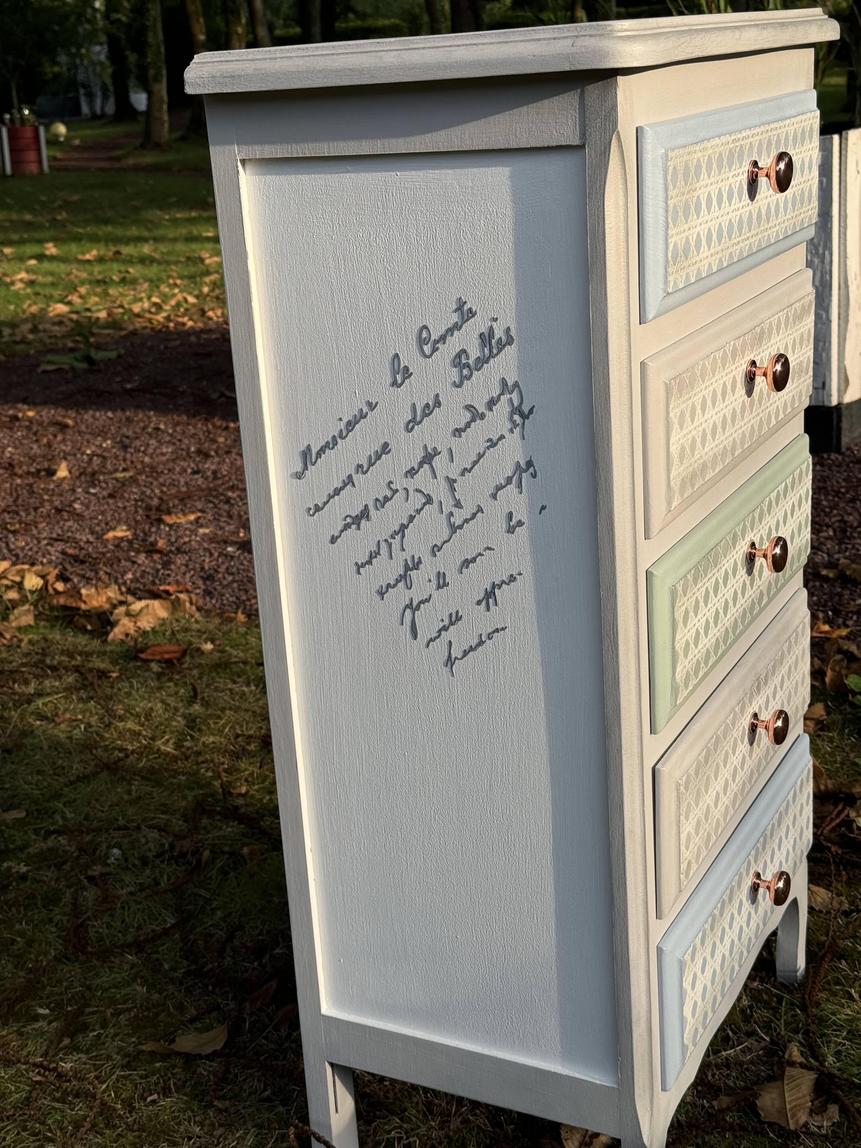 Chest of drawers