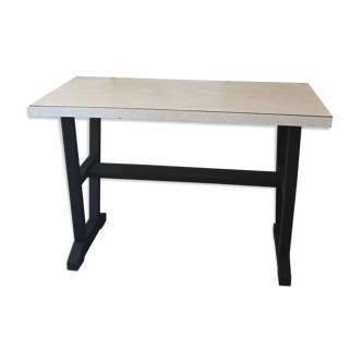 Bistro table in art deco formica