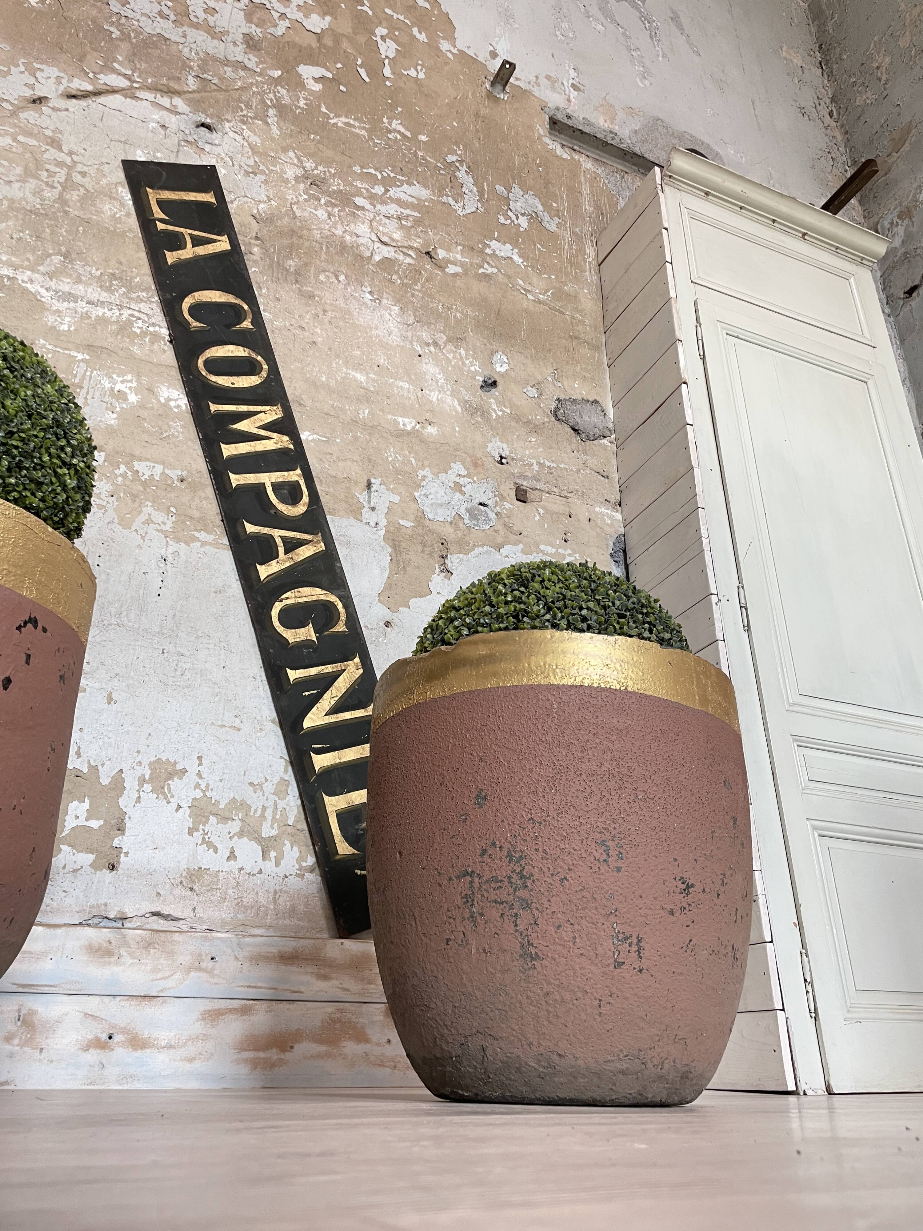 Planters, foundry crucibles