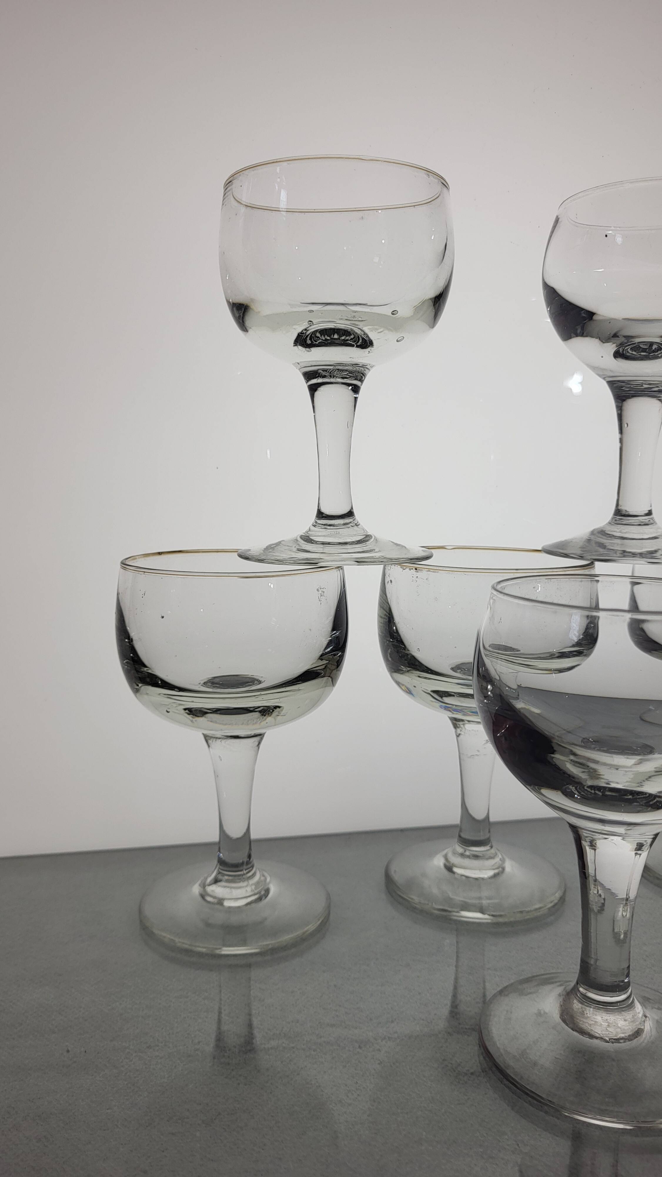 6 bistro wine glasses