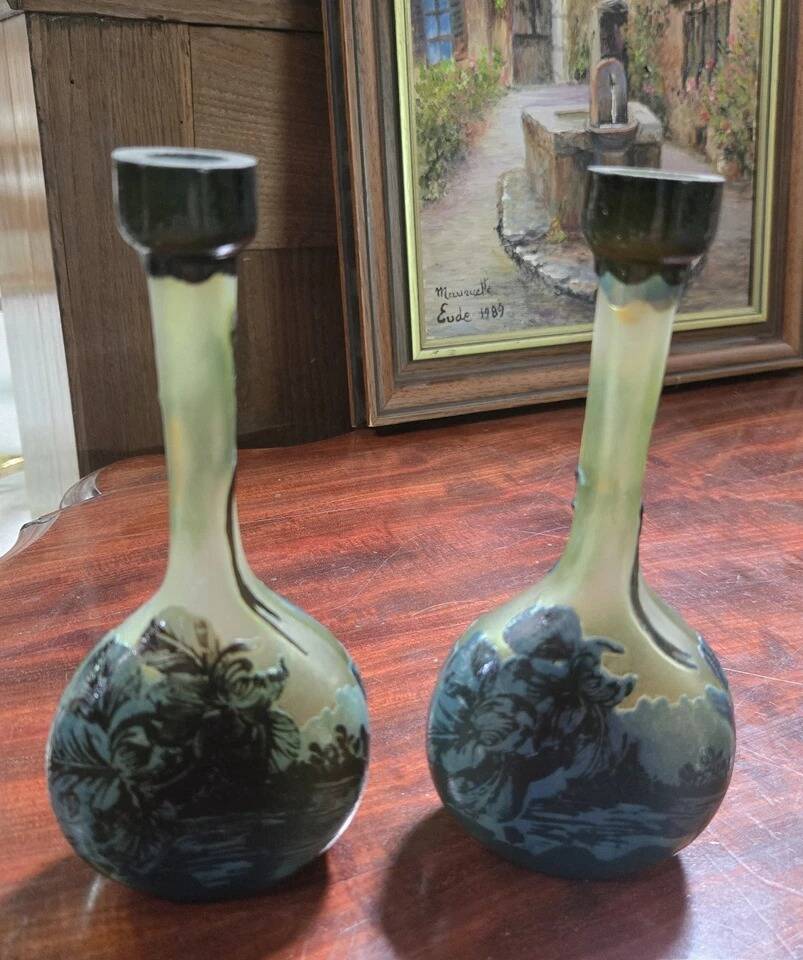 Pair of flower vases in glass paste, with a long slender neck.