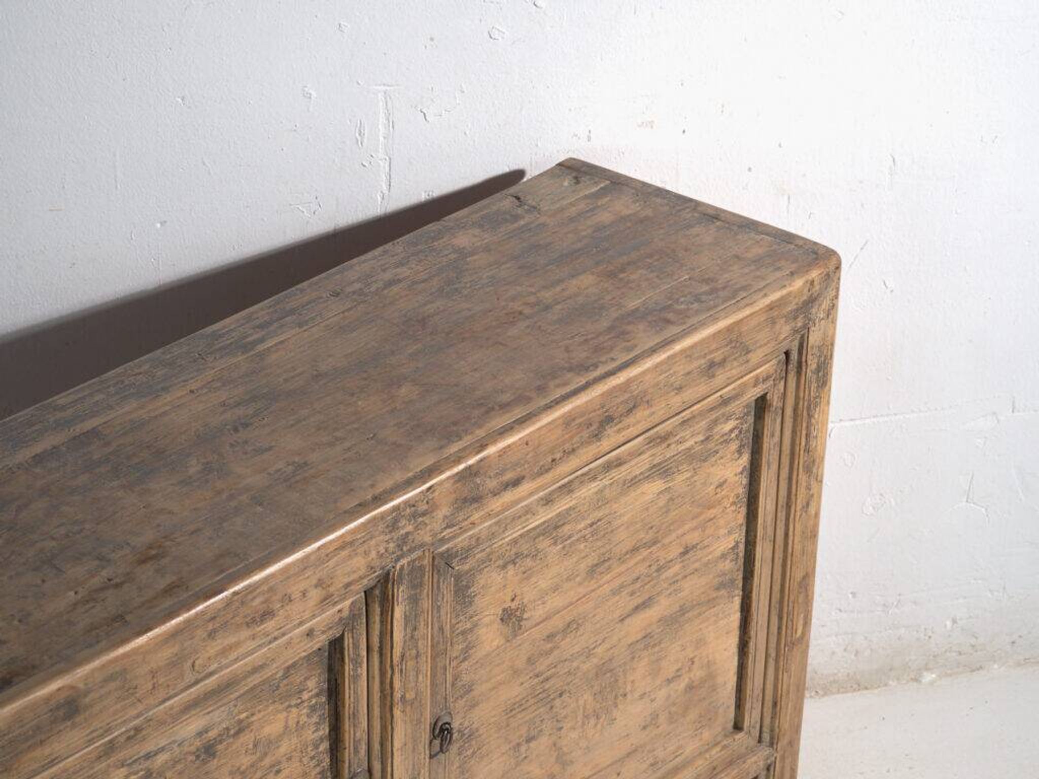 Buffet bas ancien à deux portes – Chine, vers 1930