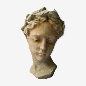 Tête de jeune femme à l'antique