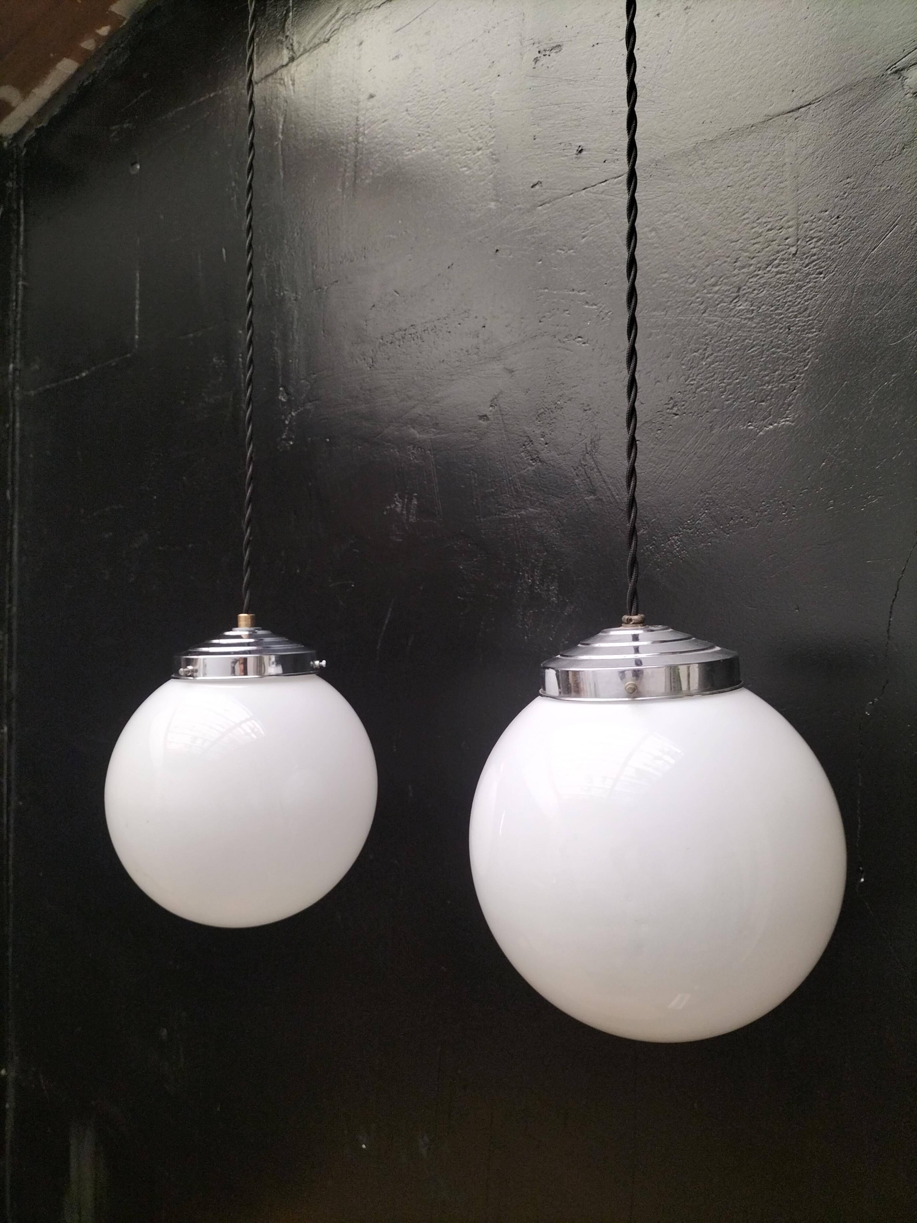 Opaline ball suspensions