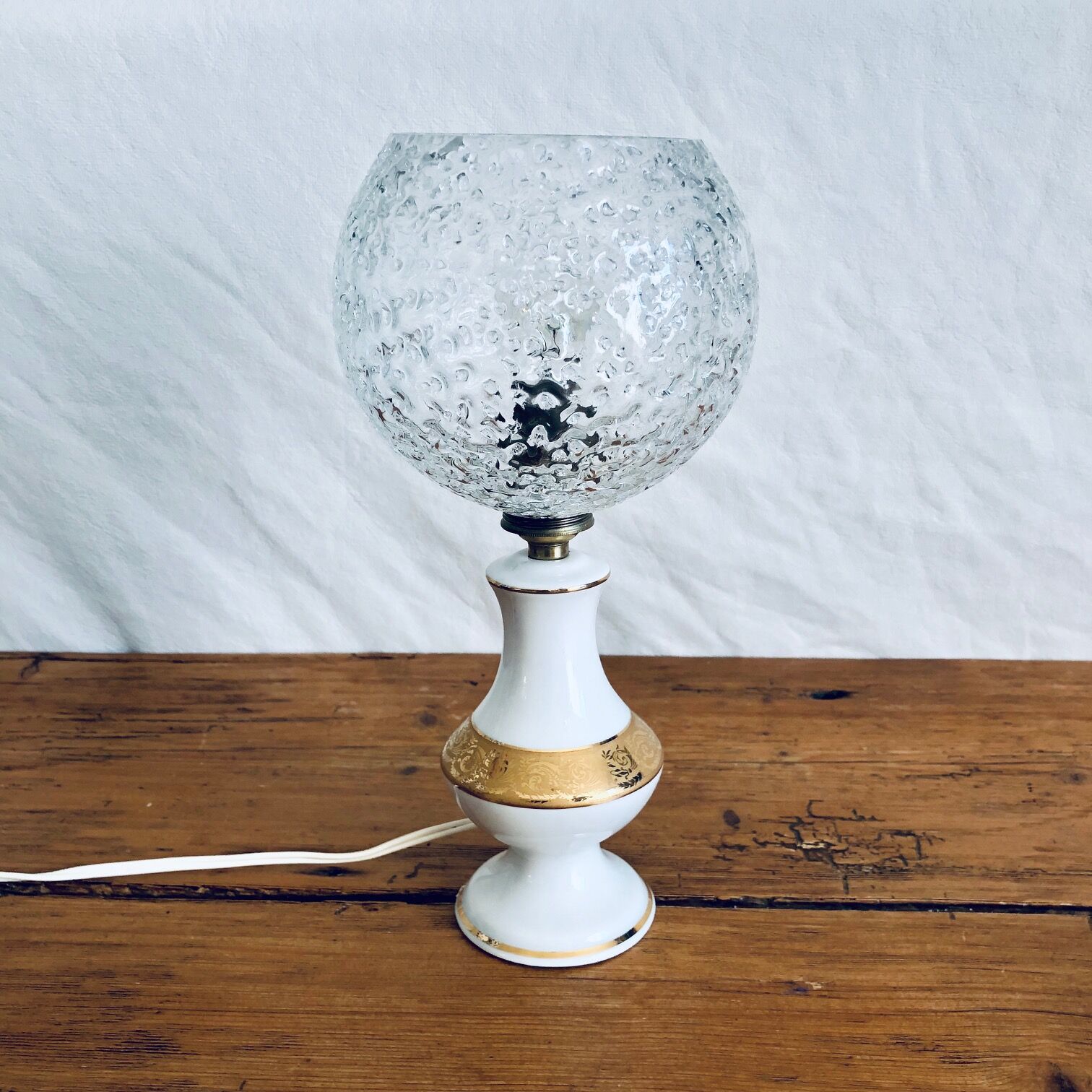 Porcelain table lamp and glass globe