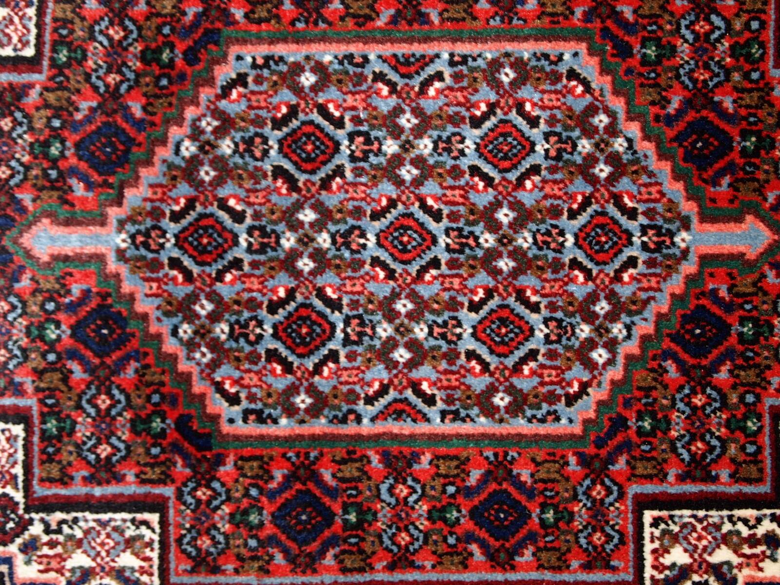 Tapis Nain Vintage du Moyen-Orient, Années 1970, Élégance et Raffinement
