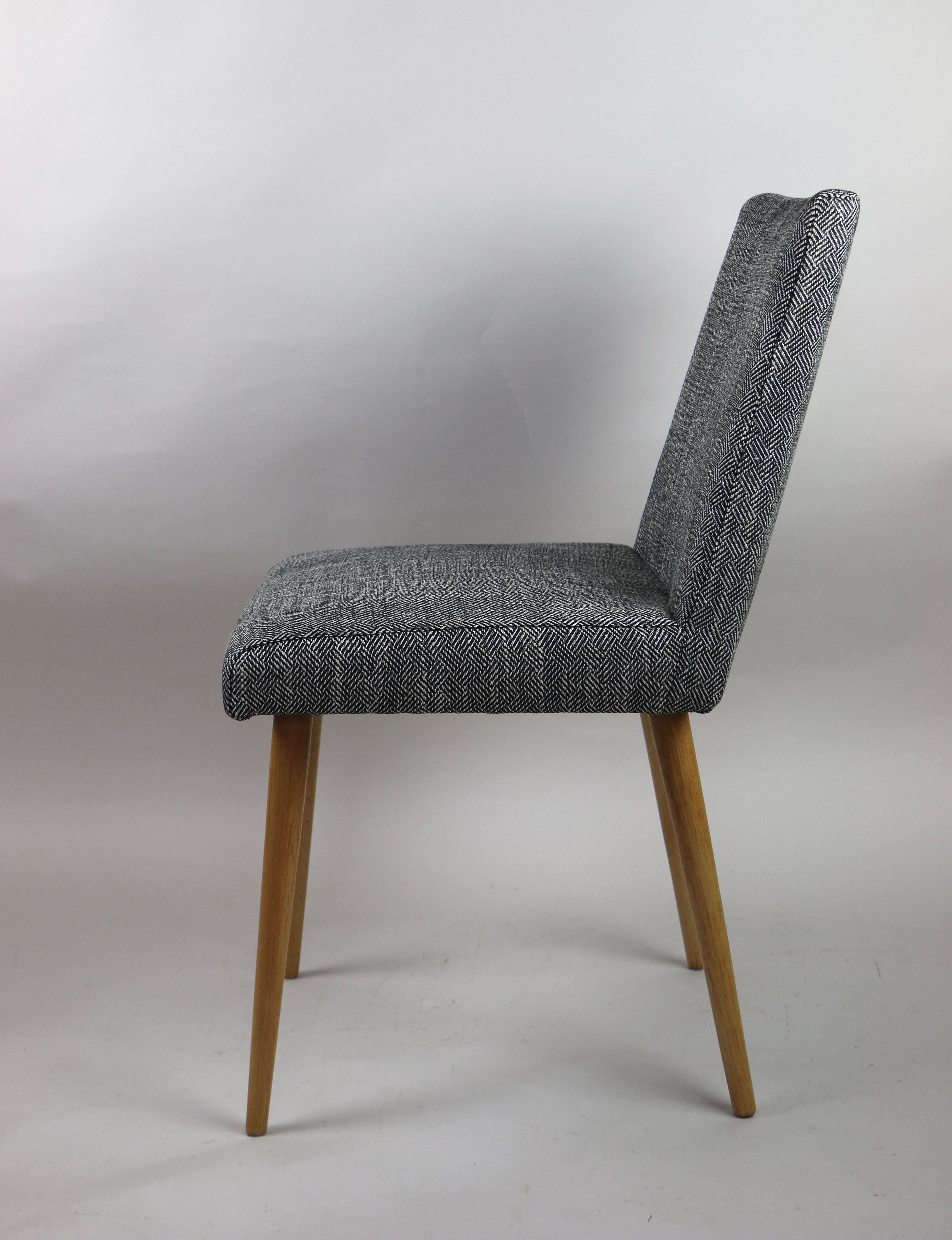 Chaises vintage noir et blanc années 1970