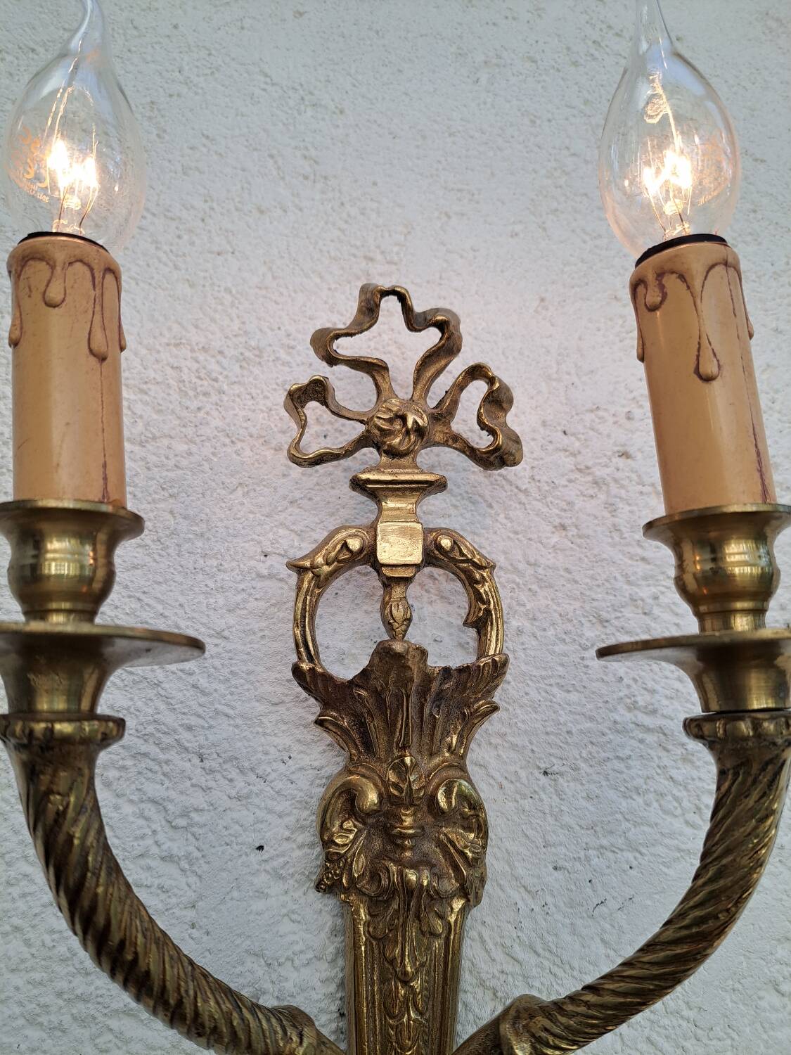 Gilded bronze wall lamp
