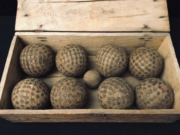 Jeu de boules cloutées