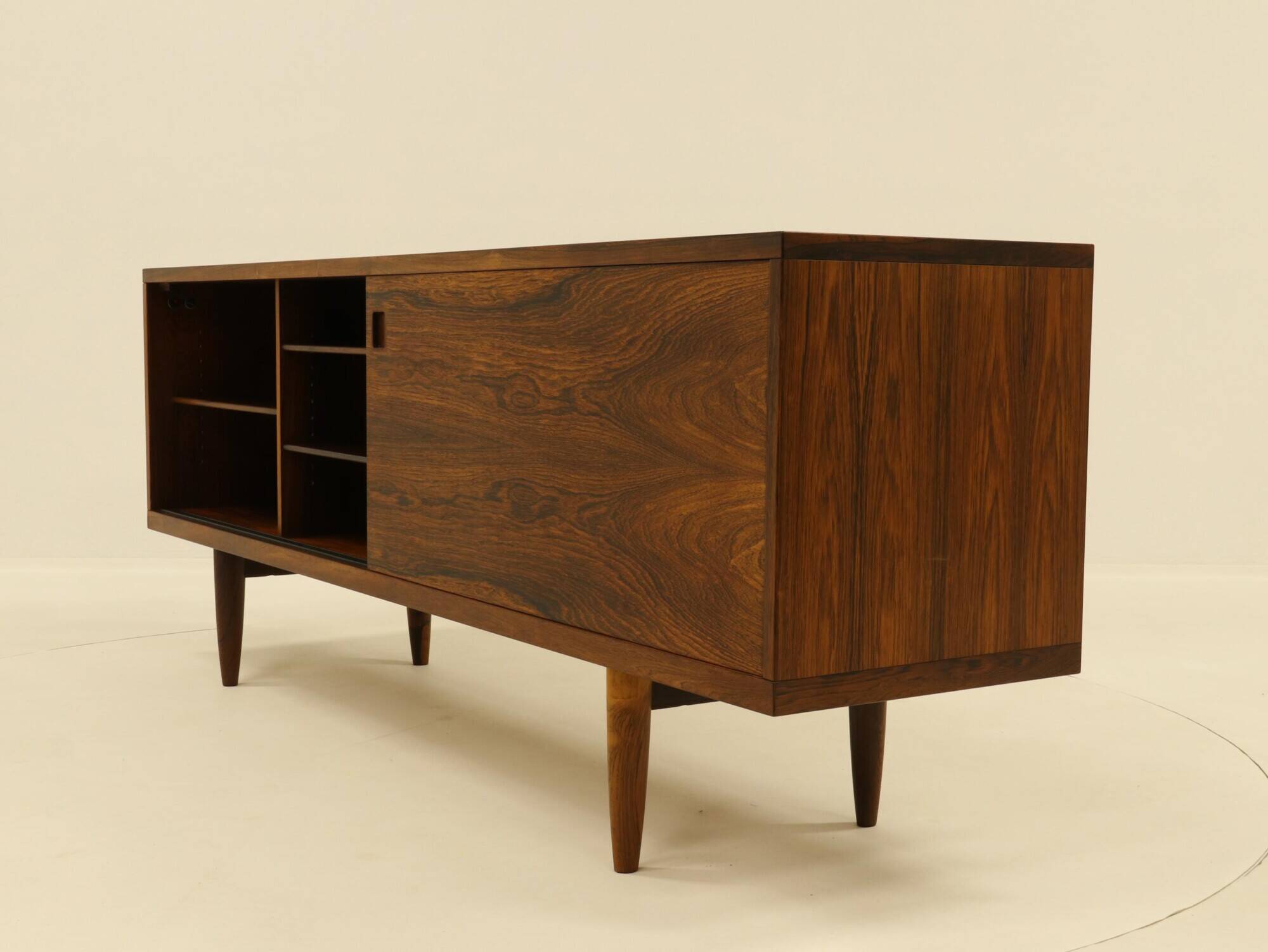 Buffet en palissandre modèle 20 de Niels Otto Møller