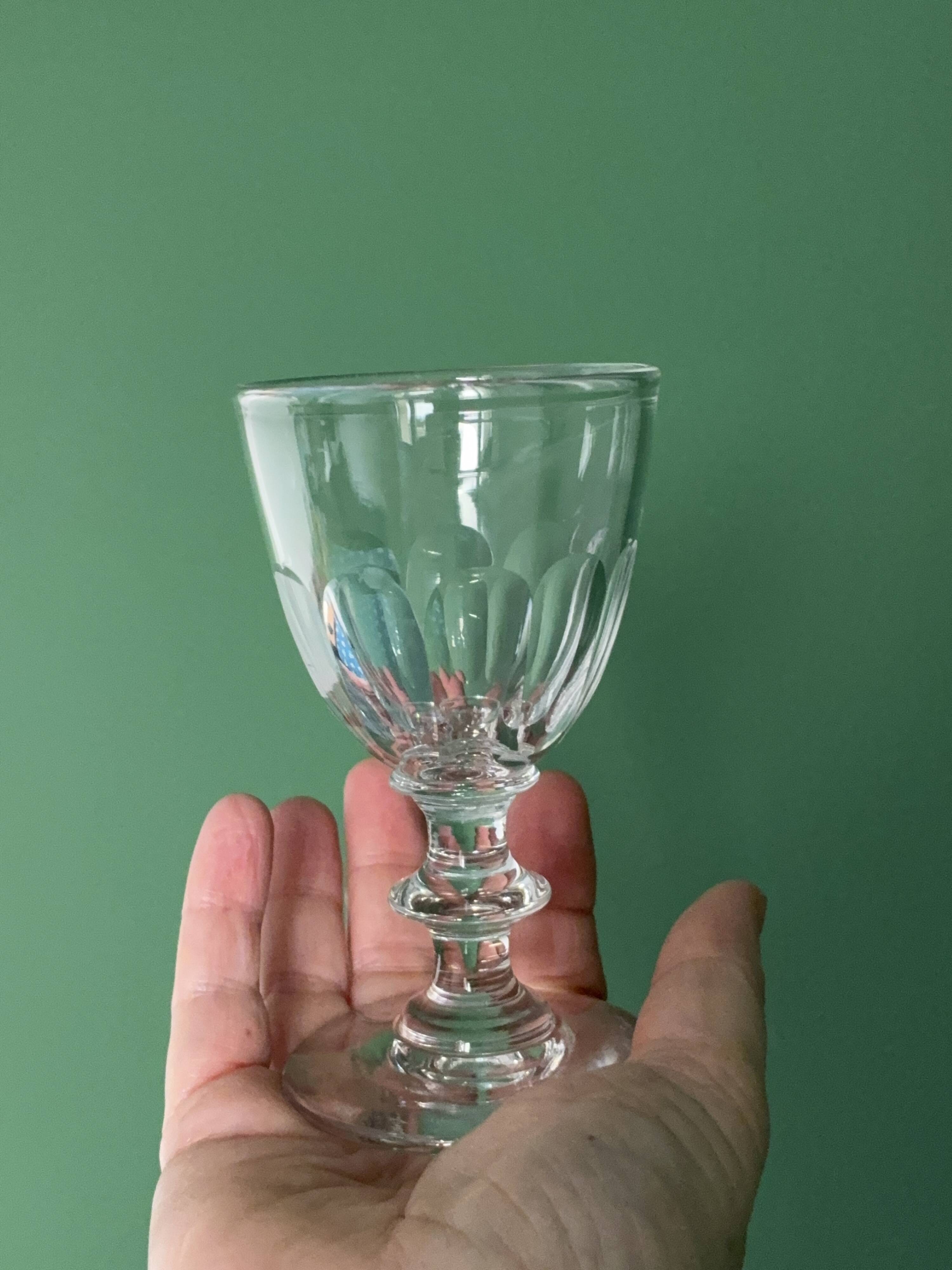 Set of 4 crystal glasses for liqueur.