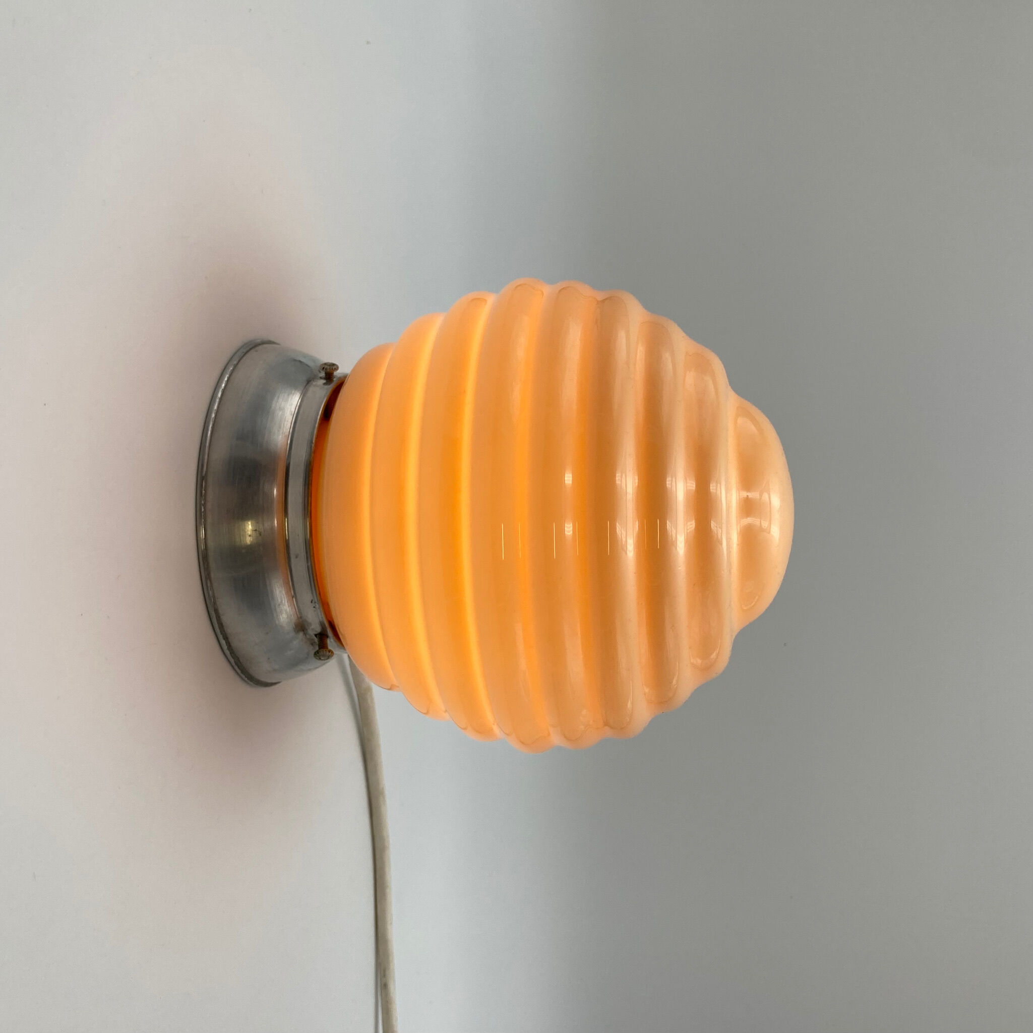 60s alarm clock manufactured by Rhythm in Japan, dated back to the 60s. This model (no 511