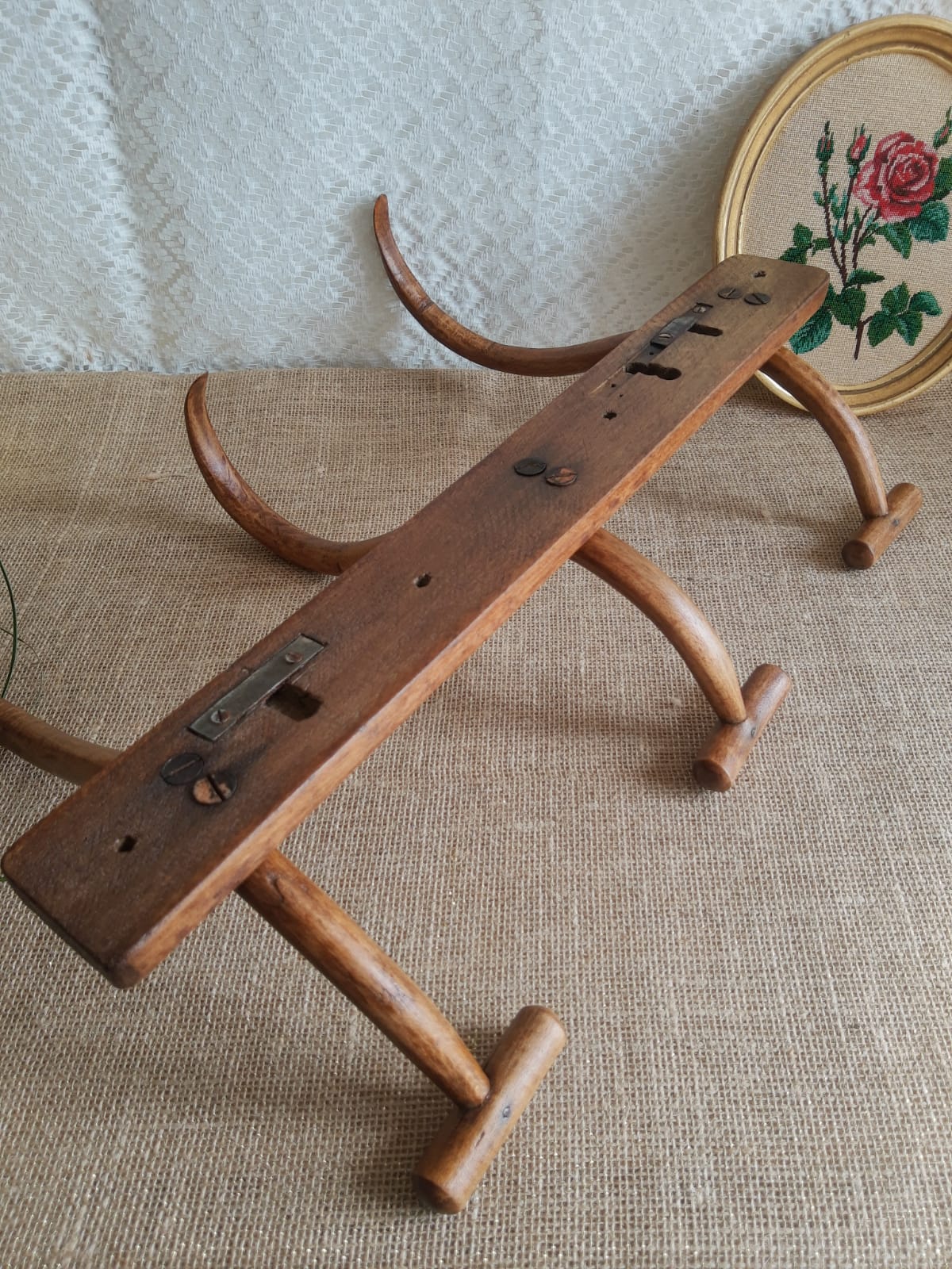 Wall coat rack