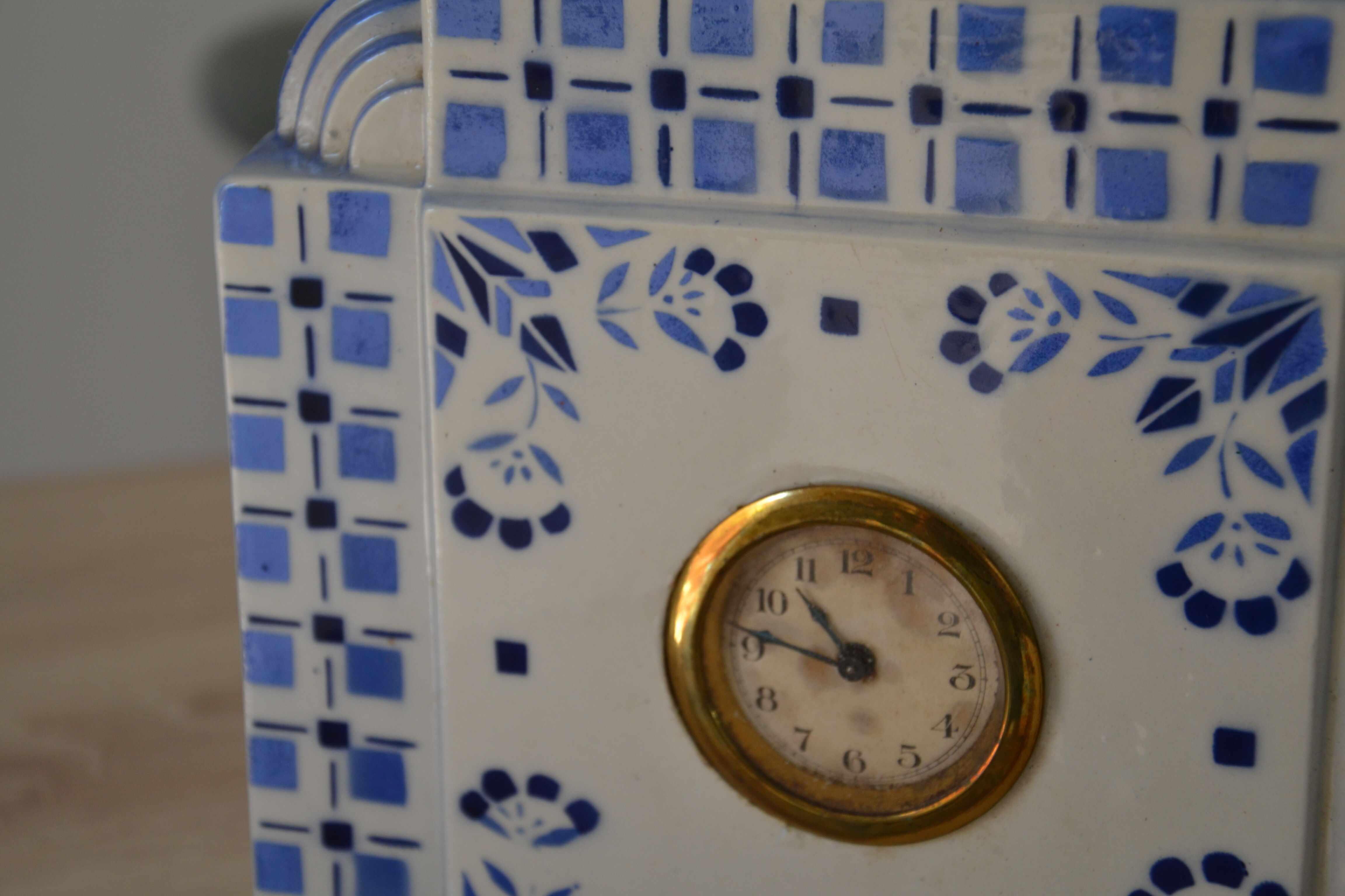 Blue ceramic table clock