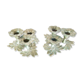 Paire de bougeoirs laiton décor "fleurs" 1970