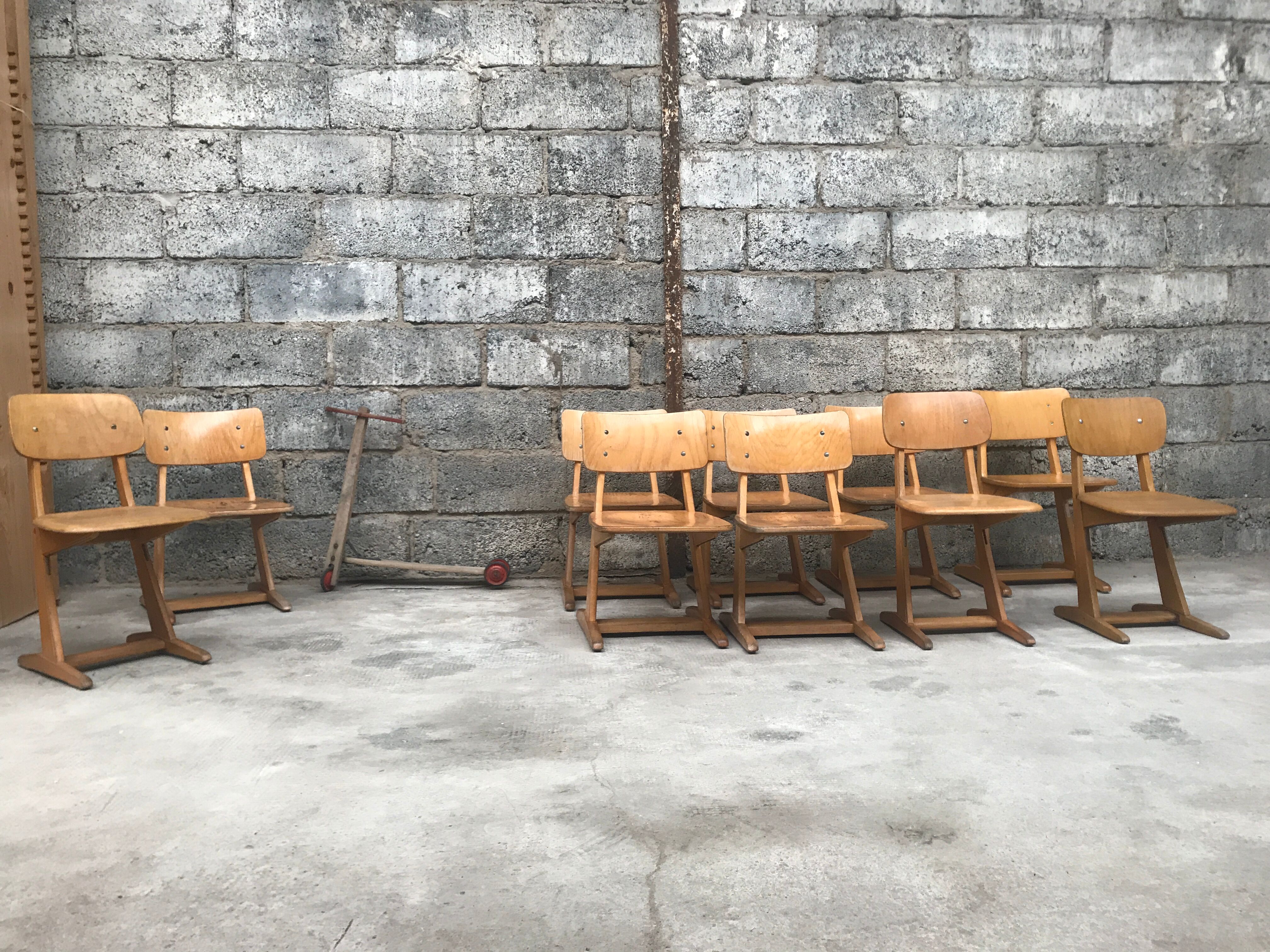 Series of 10 casala children's chairs in vintage light wood