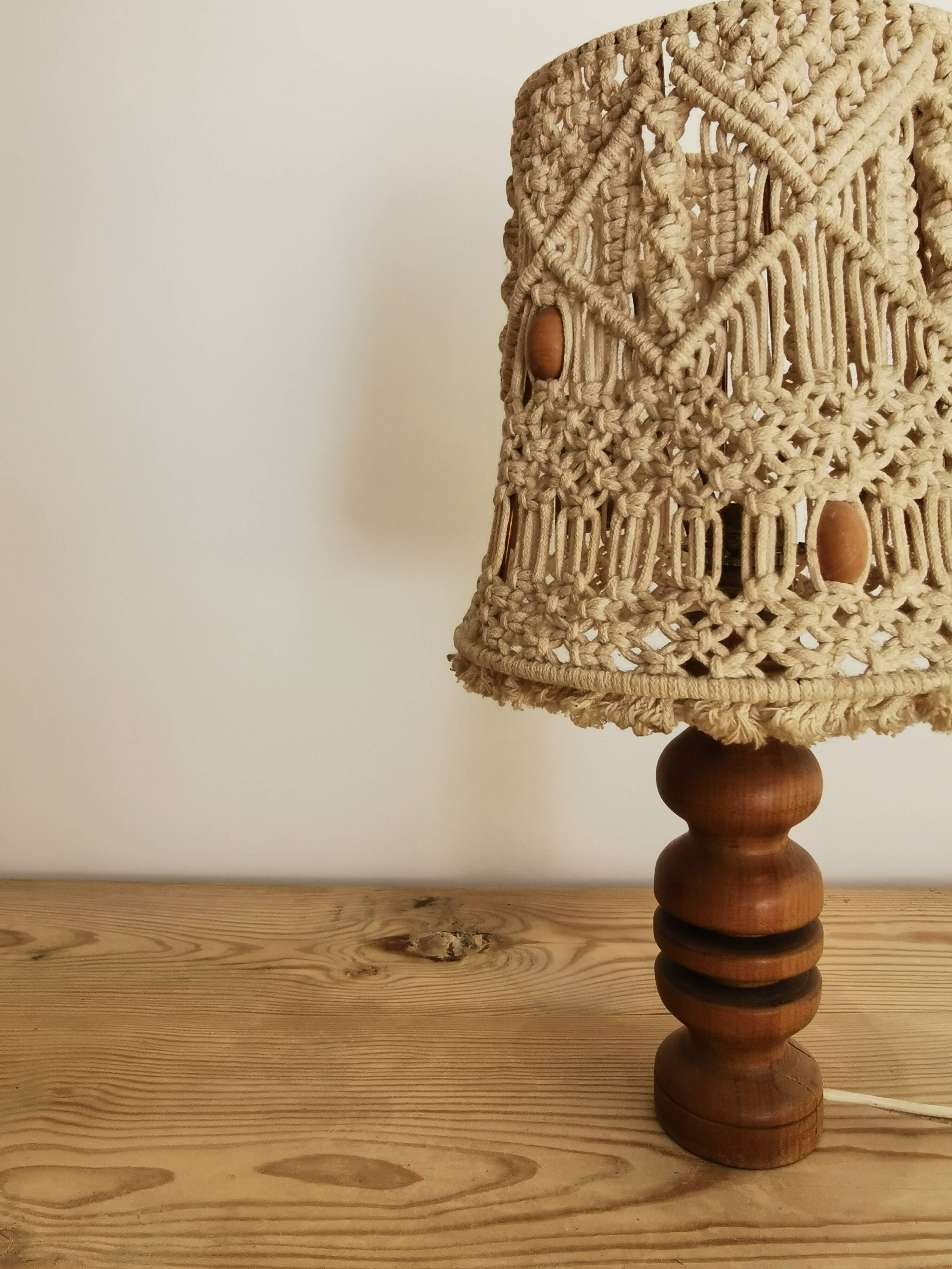 Lampe macramé vintage pied bois