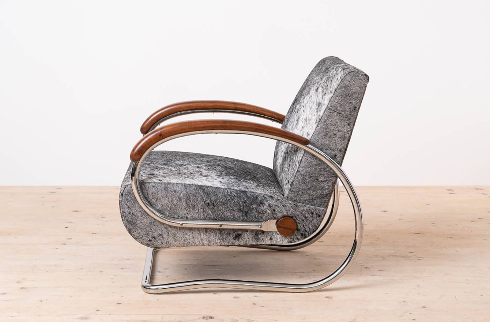 Iconic Armchair Model H221 designed by Jindřich Halabala for UP Závody