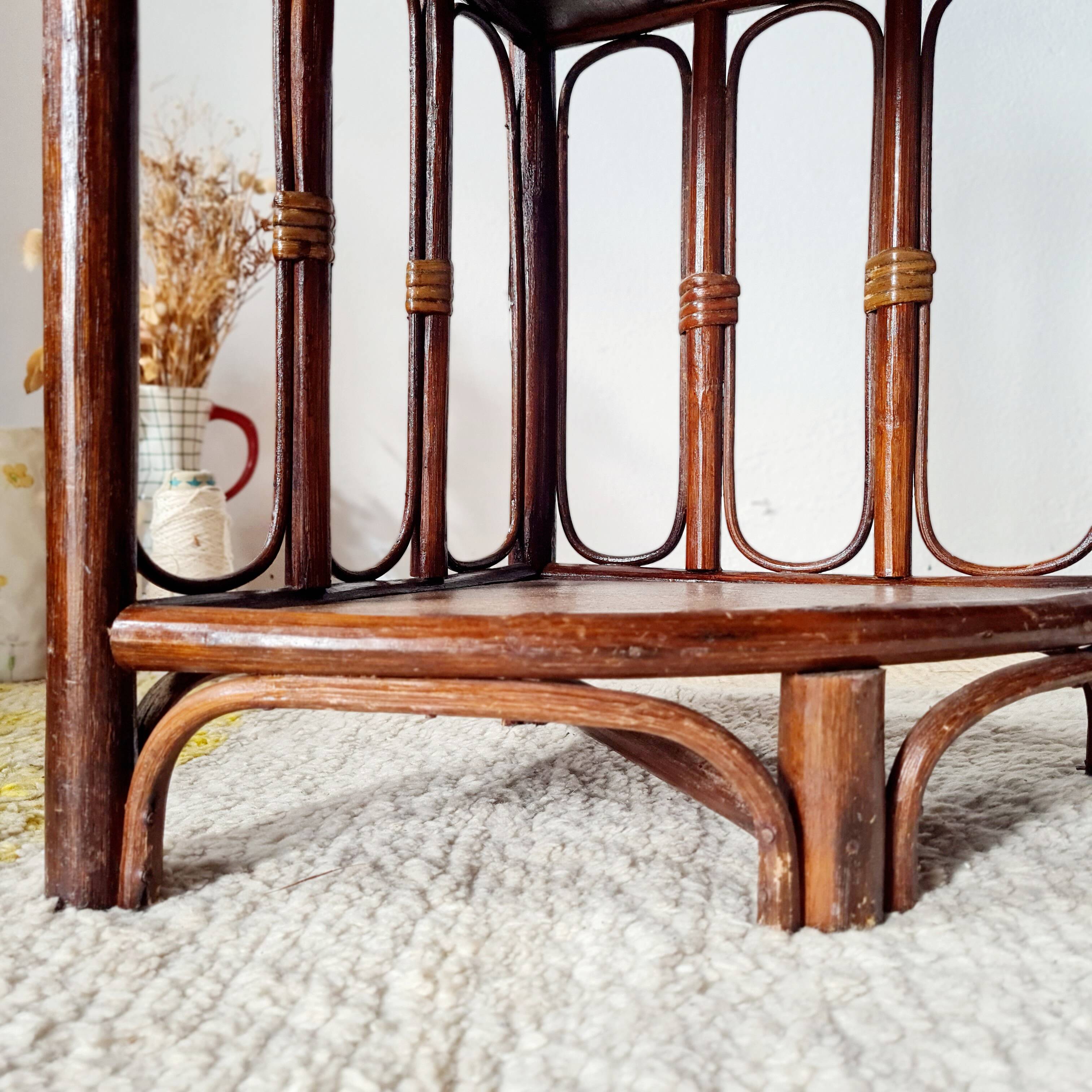 Vintage rattan corner shelf - antique bookcase