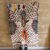 Azilal Berber rug made of natural wool from the High Atlas.